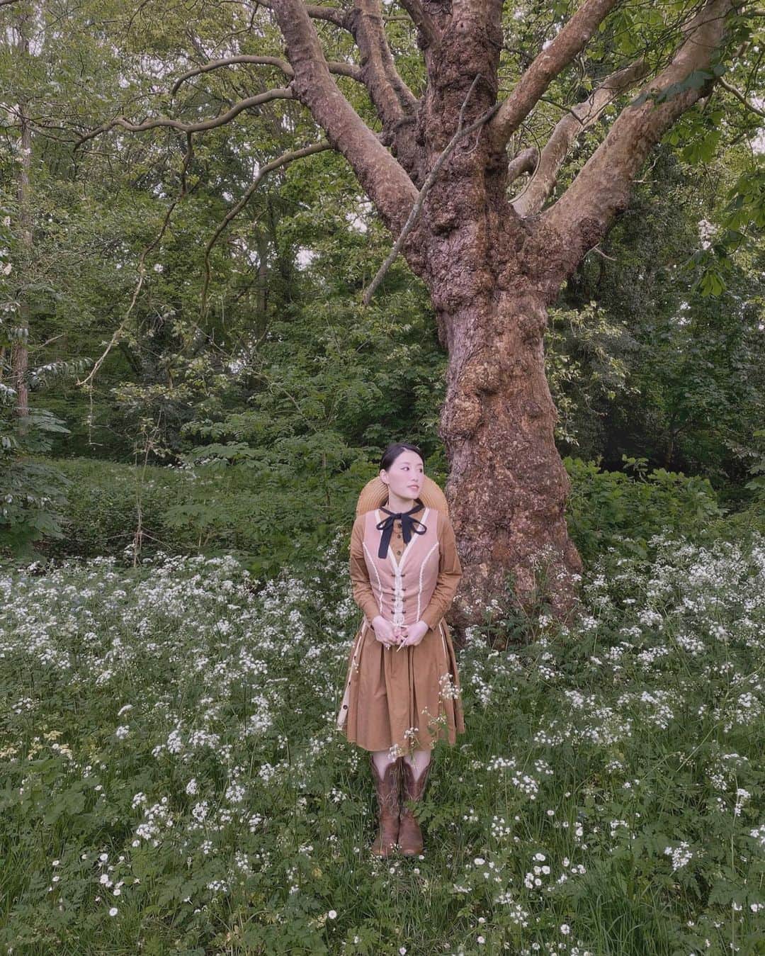 LIKARANAIさんのインスタグラム写真 - (LIKARANAIInstagram)「🌳🌿 A little fairy shoot for @scarletdarkness_brand @scarletdarkness_official  So glad to meet this brand 🤍  *ᴀᴅ ᴘʀ Vest from @scarletdarkness_brand   。 。 。 。 。 。 #scarletdarkness #vintagestyle #cottagecore #cottagecoreoutfit #countrygirl #forestfairy #vest #dress #ootd #style #outfit #outfitinspo #fashion #uk #england #outfitoftheday #lookoftheday #fashioninspo #londonfashion #ootdfashion #surrey #london #likeforlikes #shoutout #コメント返し #コーデ #毎日コーデ」7月12日 6時10分 - likaran