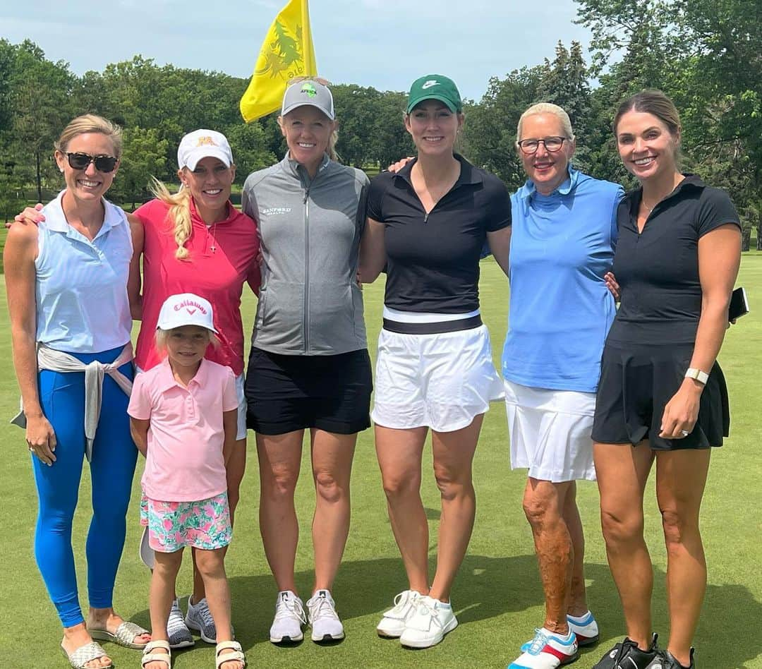 エイミー・オルソンさんのインスタグラム写真 - (エイミー・オルソンInstagram)「Enjoyed spending some time with local juniors today in Detroit Lakes, MN. Love seeing the up and coming golfers! Also got to do a session with some ladies which is the best!! GUYS, the best way to play more golf is to get your wife and kids out there!!! #growthegame」7月12日 6時18分 - amyolsongolf