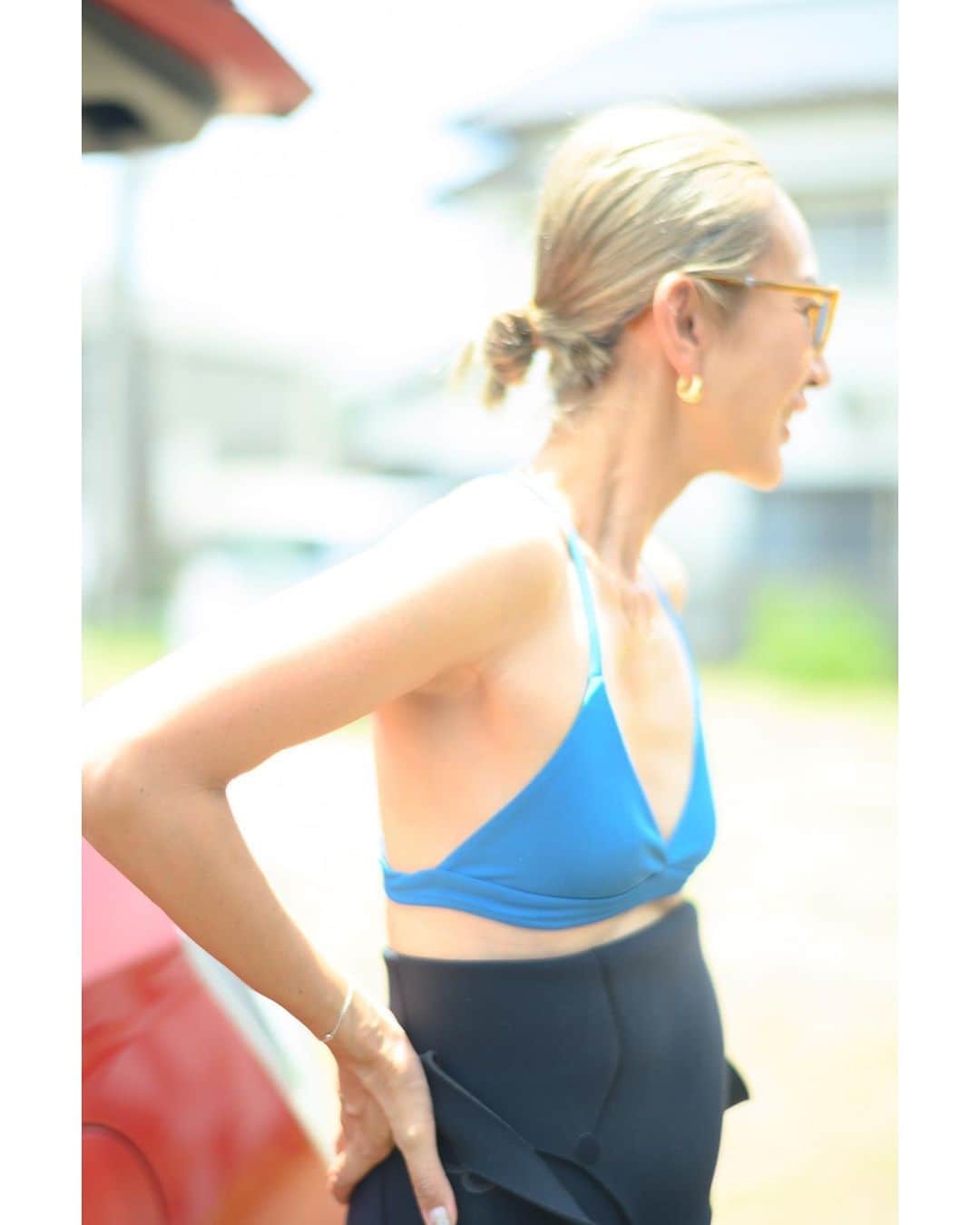 土井地恵理子のインスタグラム：「・ 今年の夏を楽しむアイテム 水着だけで海にいることはほとんどないのだけど インナー水着も気分が上がるものを👙  移転してRe-openした @adalu.jp  海外らしいカラーリングのswimwearが揃う from Italia🇮🇹 つい長居してしまう心地よい可愛い空間 お邪魔しました◡̈ @yukomyriel   #swimwear #水着 #bikini #leica #leicaq2」