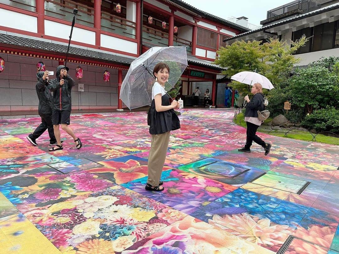 林マオさんのインスタグラム写真 - (林マオInstagram)「今週土曜のツキいちannaは  愛媛からお届け🧡  写真をちょこちょこあげていきます  お楽しみに😙  #撮影風景#ツキいち#anna#読売テレビ#愛媛##道後温泉#飛鳥乃湯泉 #花のじゅうたん#美しい景色#蜷川実花 さんコラボ」7月12日 6時37分 - maohayashi_ytv