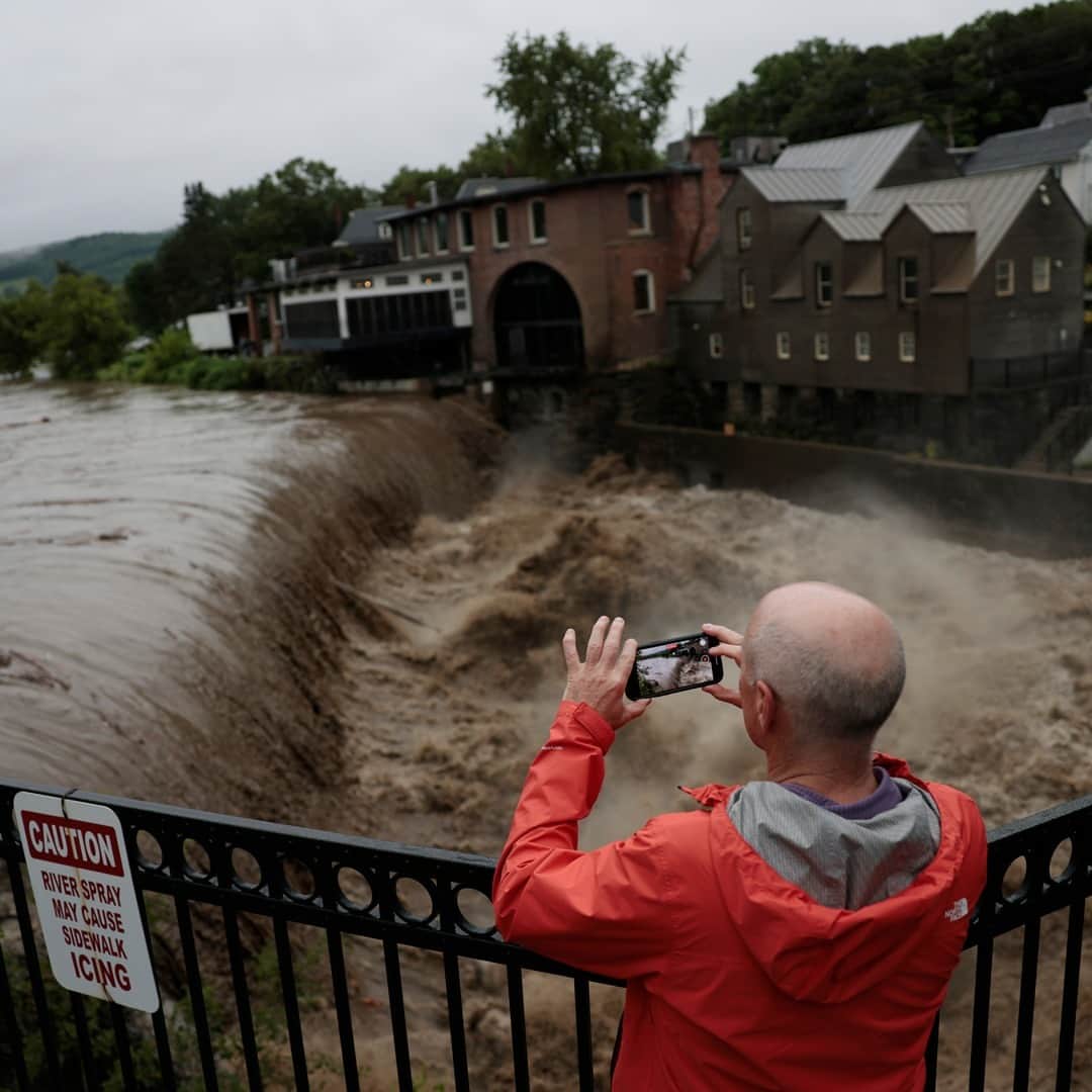 TIME Magazineさんのインスタグラム写真 - (TIME MagazineInstagram)「More than 13 million Americans were under flood watches and warnings on Monday.  Heavy rainfall that began over the weekend has inundated the Northeast, killing at least one person across the region and prompting officials in Montpelier, Vt. to close the capital city’s downtown area due to intense flooding.  “Make no mistake—the devastation and flooding we’re experiencing across Vermont is historic and catastrophic,” Vermont Gov. Phil Scott said during a press conference.  See more photos of the flooding across Vermont to New York at the link in bio.  Photographs by Jeenah Moon (@jeenahmoon)—@washingtonpost/@gettyimages; Jessica Rinaldi (@jrinaldi5)—@bostonglobe/Getty Images; Seth Harrison—USA Today Network/Reuters; John Minchillo—@apnews; Bryan Anselm (@bryananselm)—@nytimes/Redux」7月12日 6時46分 - time