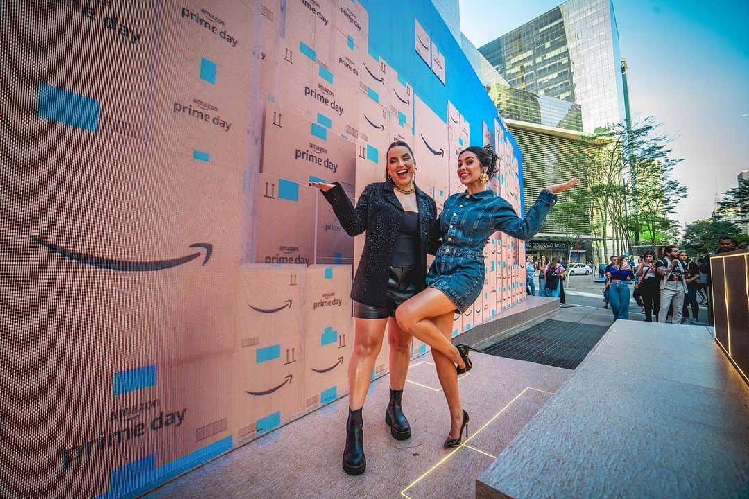 Bruna Unzuetaさんのインスタグラム写真 - (Bruna UnzuetaInstagram)「UHUUUL! ❤️🥳 Já chegamos aqui no Amazon Prime Day Estúdio. A @amazonbrasil parou a Av. Paulista com uma caixa gigante e já já o SHOW VAI COMEÇAR. Está tudo simplesmente INCRÍVEL gente, estou chocadaaa! #PrimeDay #publi」7月12日 6時52分 - boounzueta