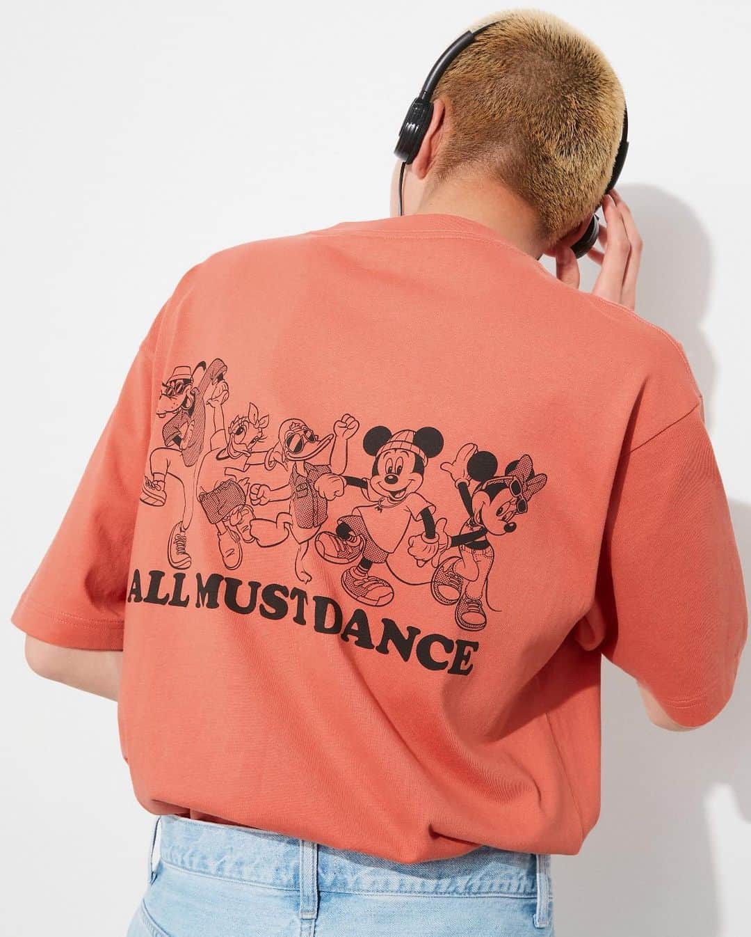 uniqlousaのインスタグラム：「Spread some good vibes with Mickey Mouse and his friends with new graphic tees designed to get your groove on!  #Uniqlo #Uniqlousa」