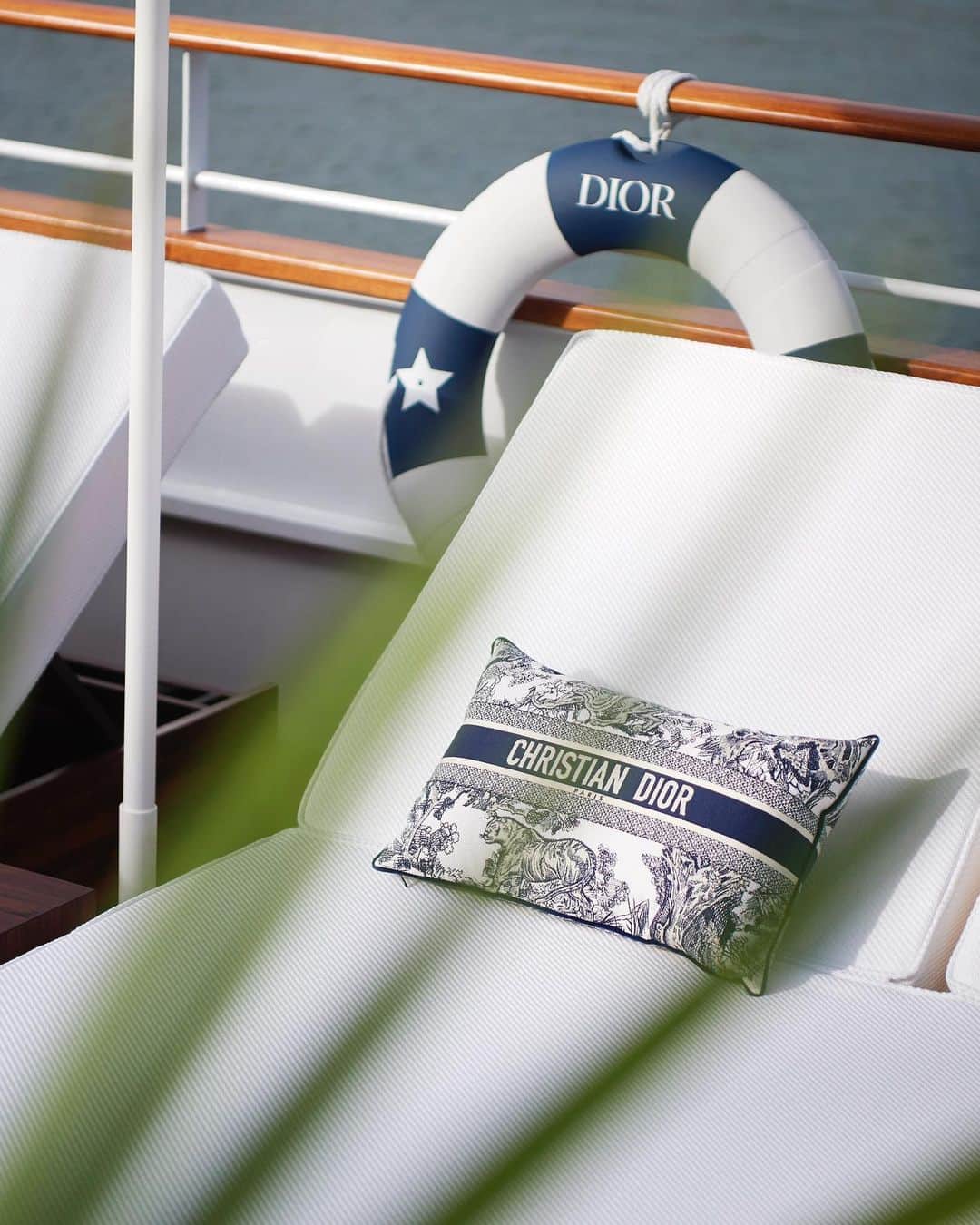 LVMHのインスタグラム：「From July 3rd to July 14th, set sail on a @diorbeauty boat for a summer wellness cruise in the heart of Paris.  Each voyage provides a unique, timeless opportunity to set fitness and beauty on an even keel, while cruising past the most beautiful monuments in Paris, at the peak of meaningful living.   #LVMH #Dior #DiorBeauty #DiorSpa」
