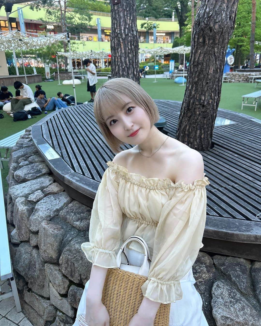 白井真緒さんのインスタグラム写真 - (白井真緒Instagram)「可愛いお洋服着ておしゃれして暑い夏も乗り切るぞぉ💛🤍 ⁡ ⁡ ⁡ #こはくのふく #chico #coach #summer #デート服 #夏服 #夏服コーデ #summerstyle #白デニム #クラッシュデニム #ハイトーンボブ #귀엽다 #여자아이들 #패션」7月12日 19時10分 - kohaku_shirai_official