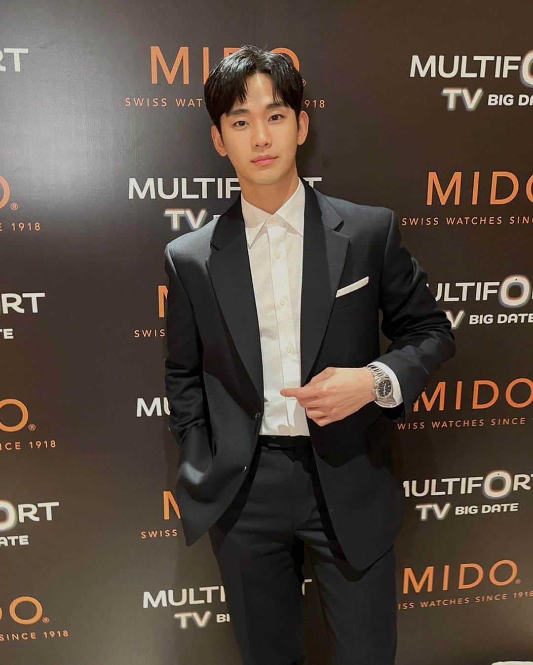 キム・スヒョンのインスタグラム：「#AD #MULTIFORTTVBIGDATE @midowatches」