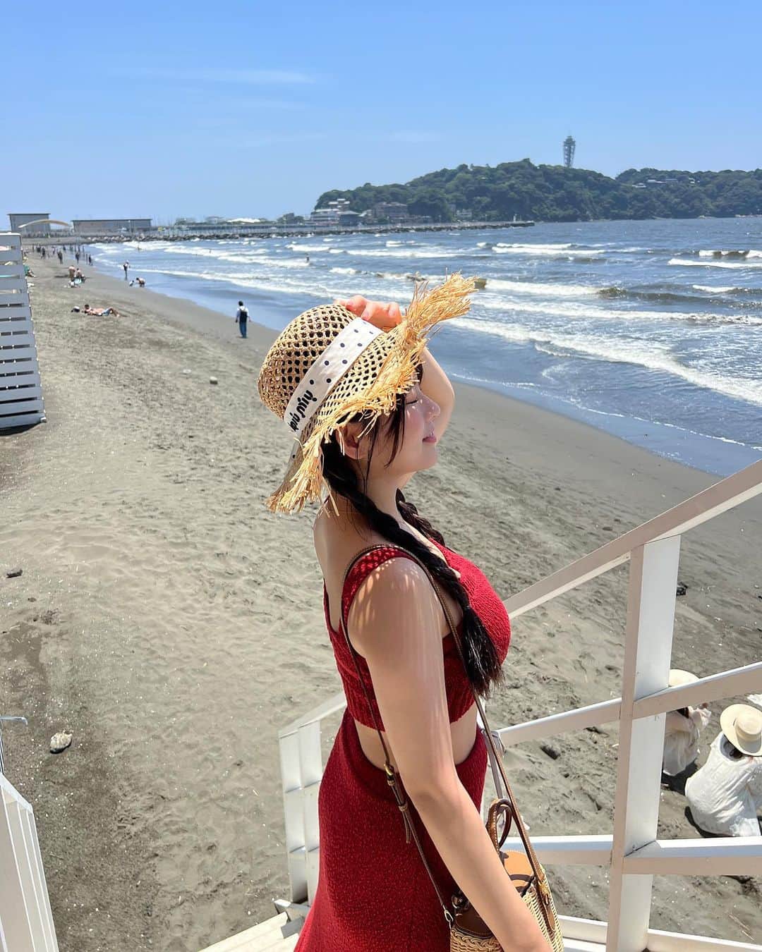 ちとせよしのさんのインスタグラム写真 - (ちとせよしのInstagram)「るなももと🐬♡ pinueのお気に入りセットアップ可愛すぎる~( ,,◜𖥦◝,, ) この夏は麦わら帽子ばっかり被ってます🤣✌🏻  #江ノ島 #江ノ島観光 #セットアップ #麦わら帽子 #pinue #miumiu」7月12日 17時38分 - chitose_yoshino