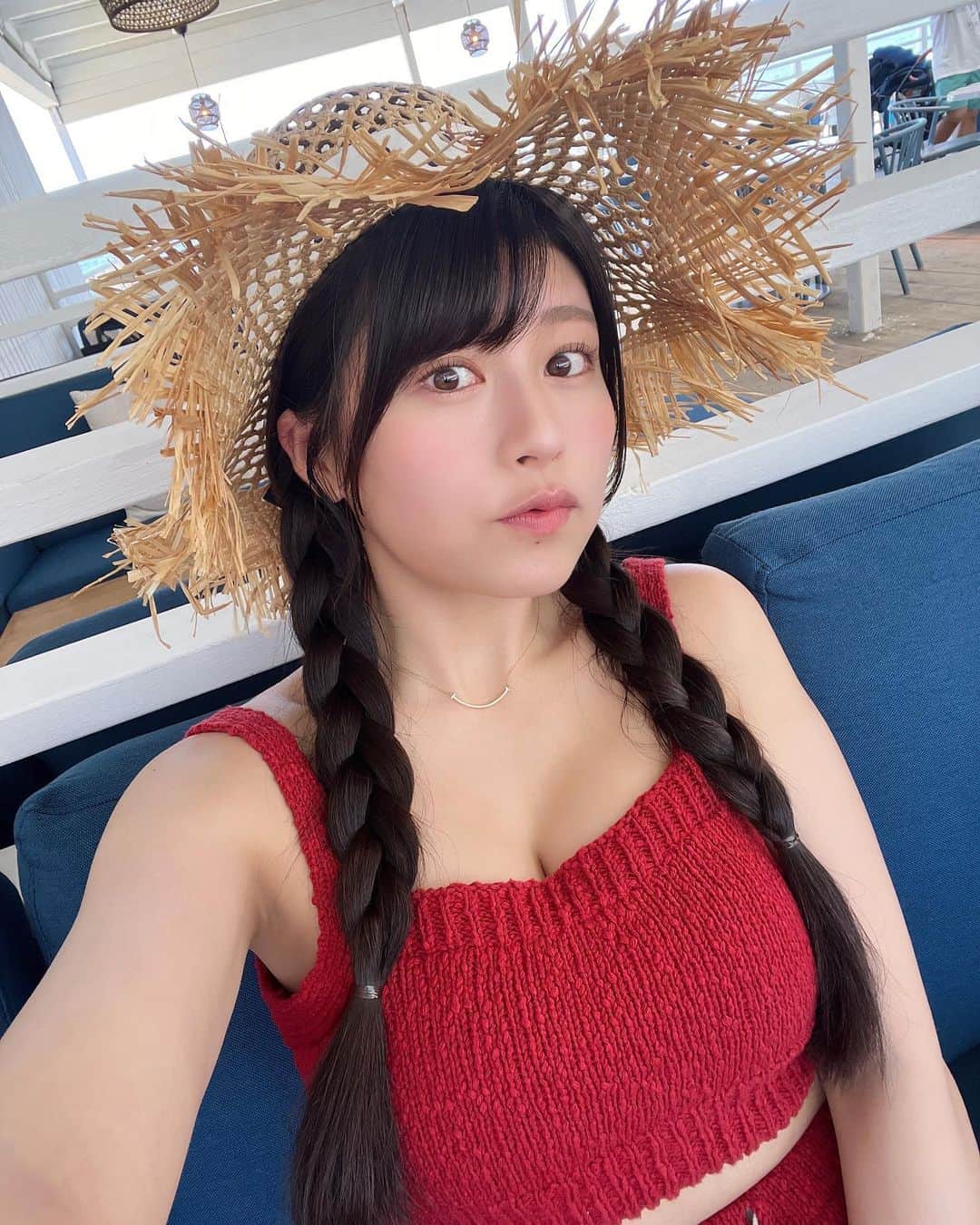 ちとせよしのさんのインスタグラム写真 - (ちとせよしのInstagram)「るなももと🐬♡ pinueのお気に入りセットアップ可愛すぎる~( ,,◜𖥦◝,, ) この夏は麦わら帽子ばっかり被ってます🤣✌🏻  #江ノ島 #江ノ島観光 #セットアップ #麦わら帽子 #pinue #miumiu」7月12日 17時38分 - chitose_yoshino
