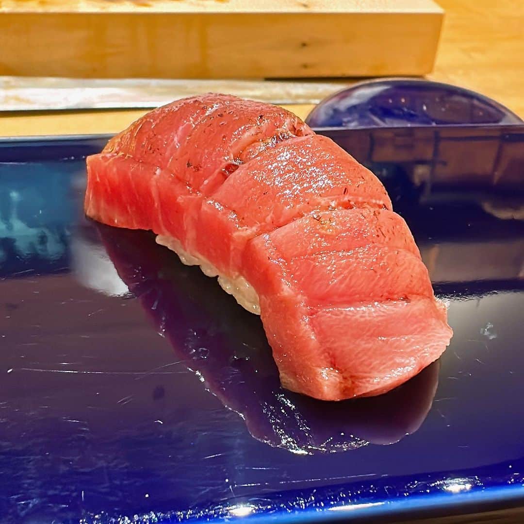 山岸久朗さんのインスタグラム写真 - (山岸久朗Instagram)「美味くて安い。これぞ大阪代表の寿司‼️  #鶴と亀 #寿司処 #寿司処鶴と亀  #老松 #老松通り #西天満 #西天満グルメ  #西天満寿司 #西天満ディナー #nishitenma  #osakagraffiti  #sushilove」7月12日 17時42分 - yamaben