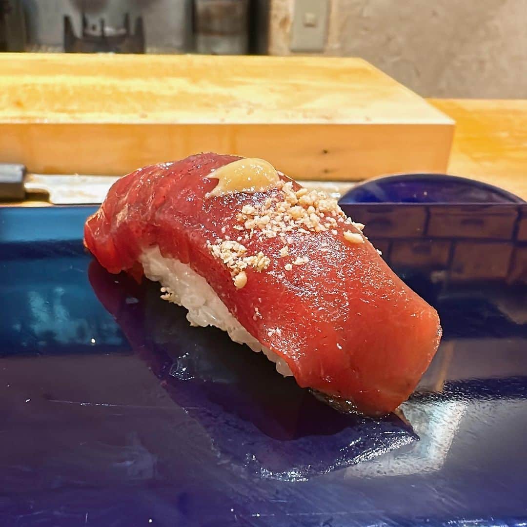 山岸久朗さんのインスタグラム写真 - (山岸久朗Instagram)「美味くて安い。これぞ大阪代表の寿司‼️  #鶴と亀 #寿司処 #寿司処鶴と亀  #老松 #老松通り #西天満 #西天満グルメ  #西天満寿司 #西天満ディナー #nishitenma  #osakagraffiti  #sushilove」7月12日 17時42分 - yamaben