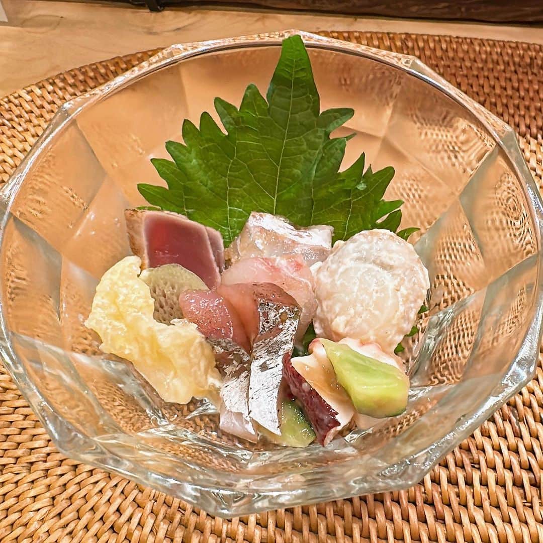 山岸久朗さんのインスタグラム写真 - (山岸久朗Instagram)「美味くて安い。これぞ大阪代表の寿司‼️  #鶴と亀 #寿司処 #寿司処鶴と亀  #老松 #老松通り #西天満 #西天満グルメ  #西天満寿司 #西天満ディナー #nishitenma  #osakagraffiti  #sushilove」7月12日 17時42分 - yamaben