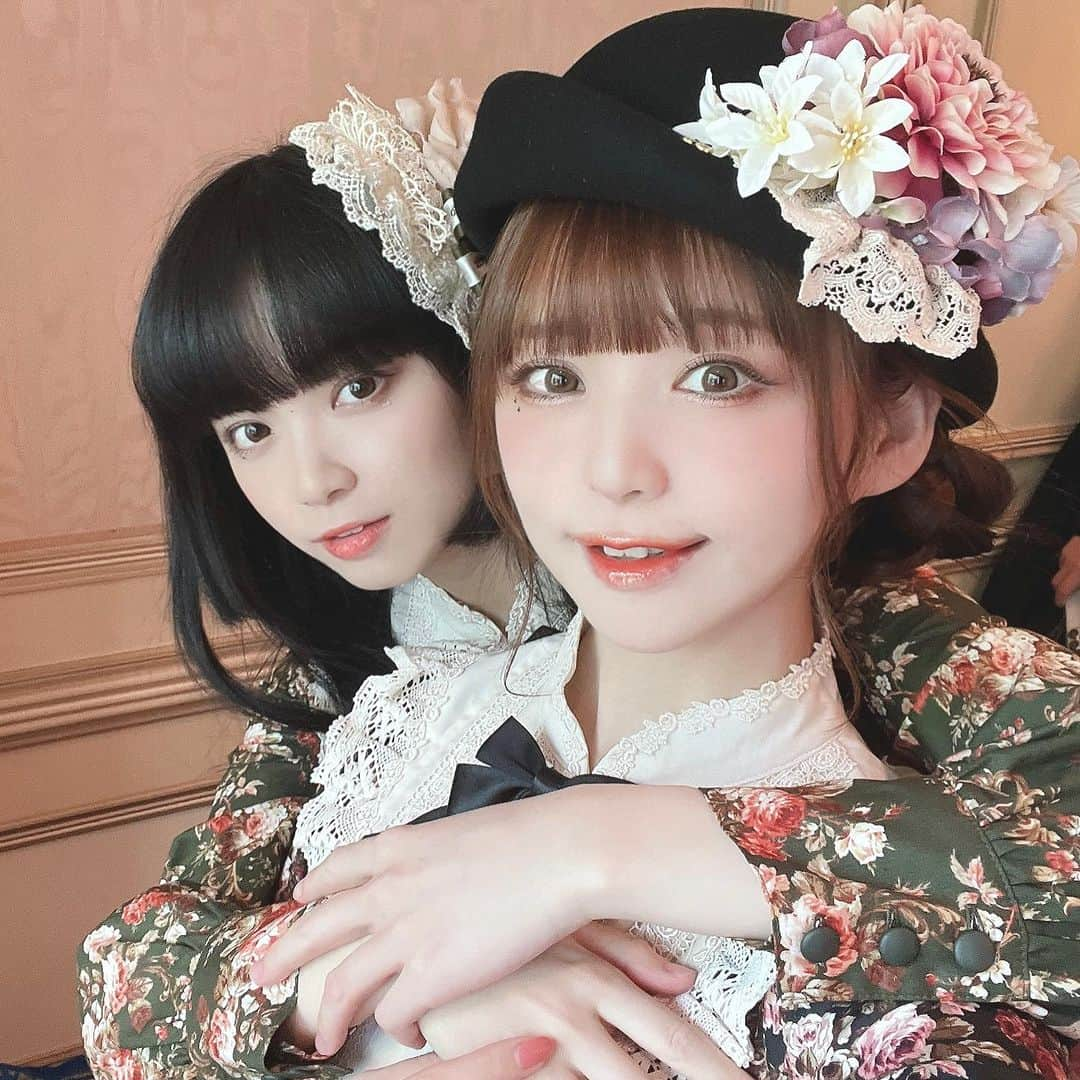 深澤翠さんのインスタグラム写真 - (深澤翠Instagram)「⚜️Innocent World25周年イベント⚜️  ここ最近で特に暑い日でしたが 皆様本当に素敵にコーディネートして参加してくださり とっっても目の保養でした☺️  おひとりおひとりの小物の合わせ方などとっても参考になります… もっと見たかったな☺️  私たちモデルチームは KERAメンバー8名♡ すごく久しぶりに会う事もいて もう楽屋はわちゃわちゃ お洋服が色違いで揃っていたりしたのでもう学校みたいですごく楽しかったです😂！  どのお洋服も可愛くて、人が着ているのを見るとさらに欲しくなってしまって困りますね☺️ 皆様はどのお洋服を予約しましたか？  #innocentworld  #lolitafashionstyle  #イノワ #KERA」7月12日 17時47分 - midorifukasawa