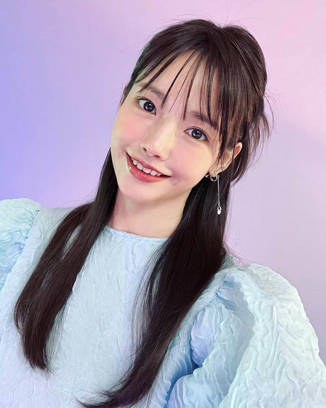ハ・ヨンスさんのインスタグラム写真 - (ハ・ヨンスInstagram)「It’s a mess but so am I, we are all a hot mess 🐰🤙🏻」7月12日 17時53分 - hayeonsoo_