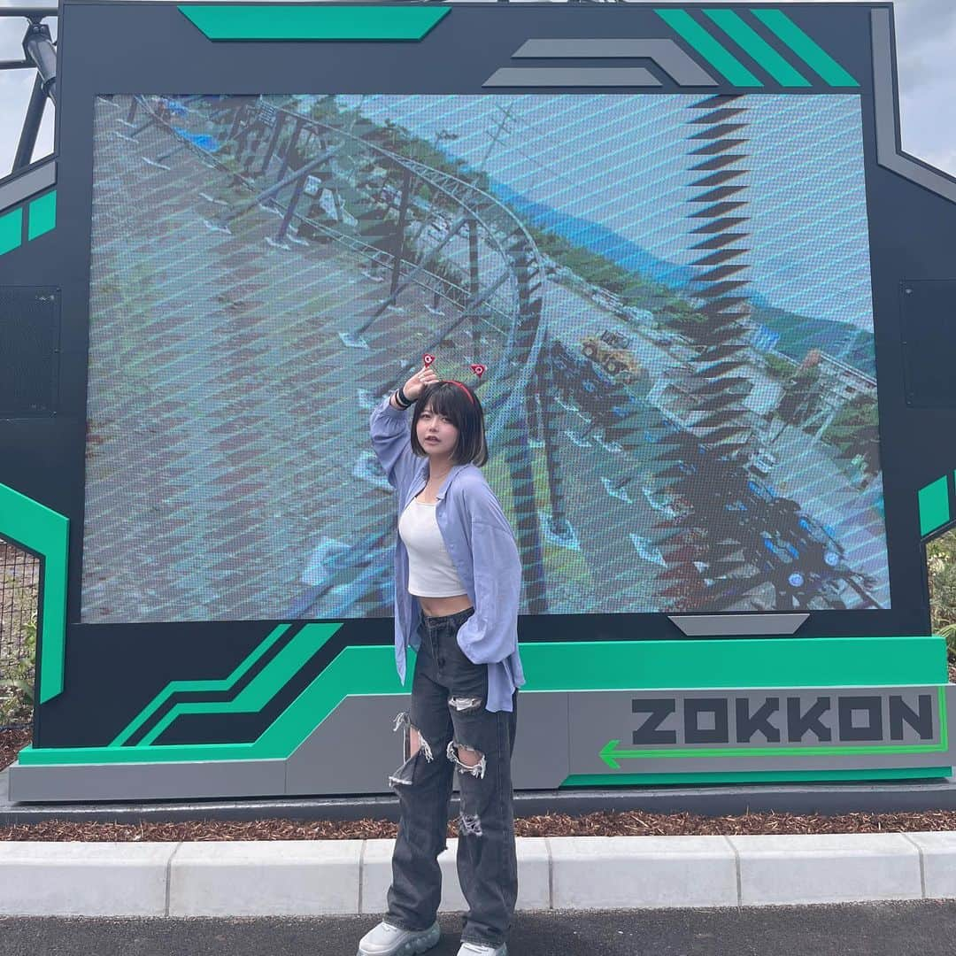 ちなぷぷさんのインスタグラム写真 - (ちなぷぷInstagram)「ひと足先に富士急の新しいジェットコースター「ZOKKON」に乗ってきたよー！！ 絶叫大好きマンとしては大満足な新コースターでした🥺 7/20からはSEKAI NO OWARIさんの書き下ろしBGMと一緒に楽しめるのエグすぎ^_^ みんなもぜひ乗ってみてねー！！  . . . . . . . . . . . . #富士急ハイランド #富士急 #富士急グルメ #富士急ハイランド🎢 #遊園地 #遊園地コーデ #遊園地デート #絶叫 #プリント倶楽部 #プリクラ #ぷりくらぽーず #ぷりんと倶楽部　#地雷系女子 #黒髪ボブ #黒髪ボブ前髪ぱっつん #ぱっつん前髪 #ぱっつんボブ　#サブカル女子 #サブカルファッション #自撮り#富士急ハイランド#新アトラクション　#ZOKKON #富士急でＺＯＫＫＯＮ#pr」7月12日 17時55分 - tina._.nyan