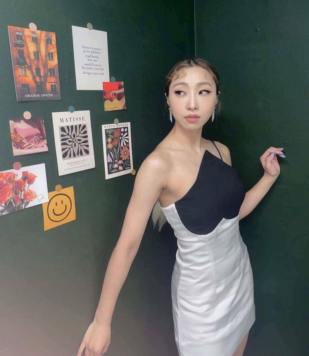 コン・ミンジさんのインスタグラム写真 - (コン・ミンジInstagram)「Hey It’s a Beautiful Day🤍」7月12日 17時59分 - _minzy_mz