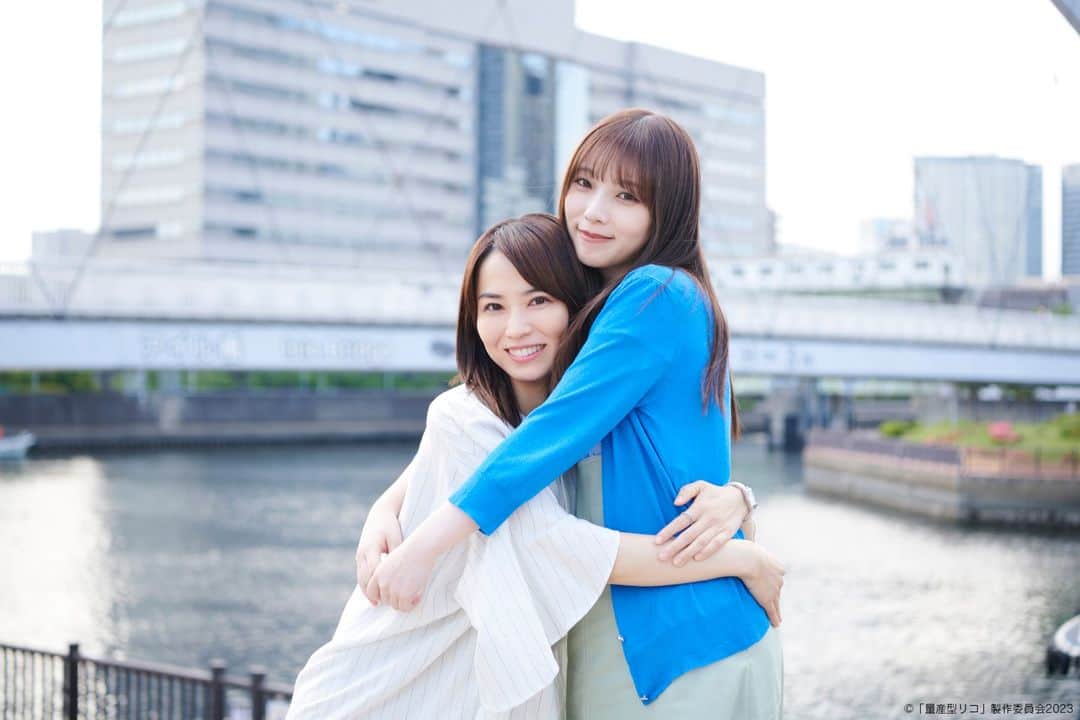 量産型リコ-プラモ女子の人生組み立て記-のインスタグラム：「. リコと熊本さん📸  ドラマではなかなか心を開いてもらえませんが、オフショットでは仲良しショットいただきました✨  #量産型リコ #与田祐希 #市川由衣 #明日深夜24時30分放送」