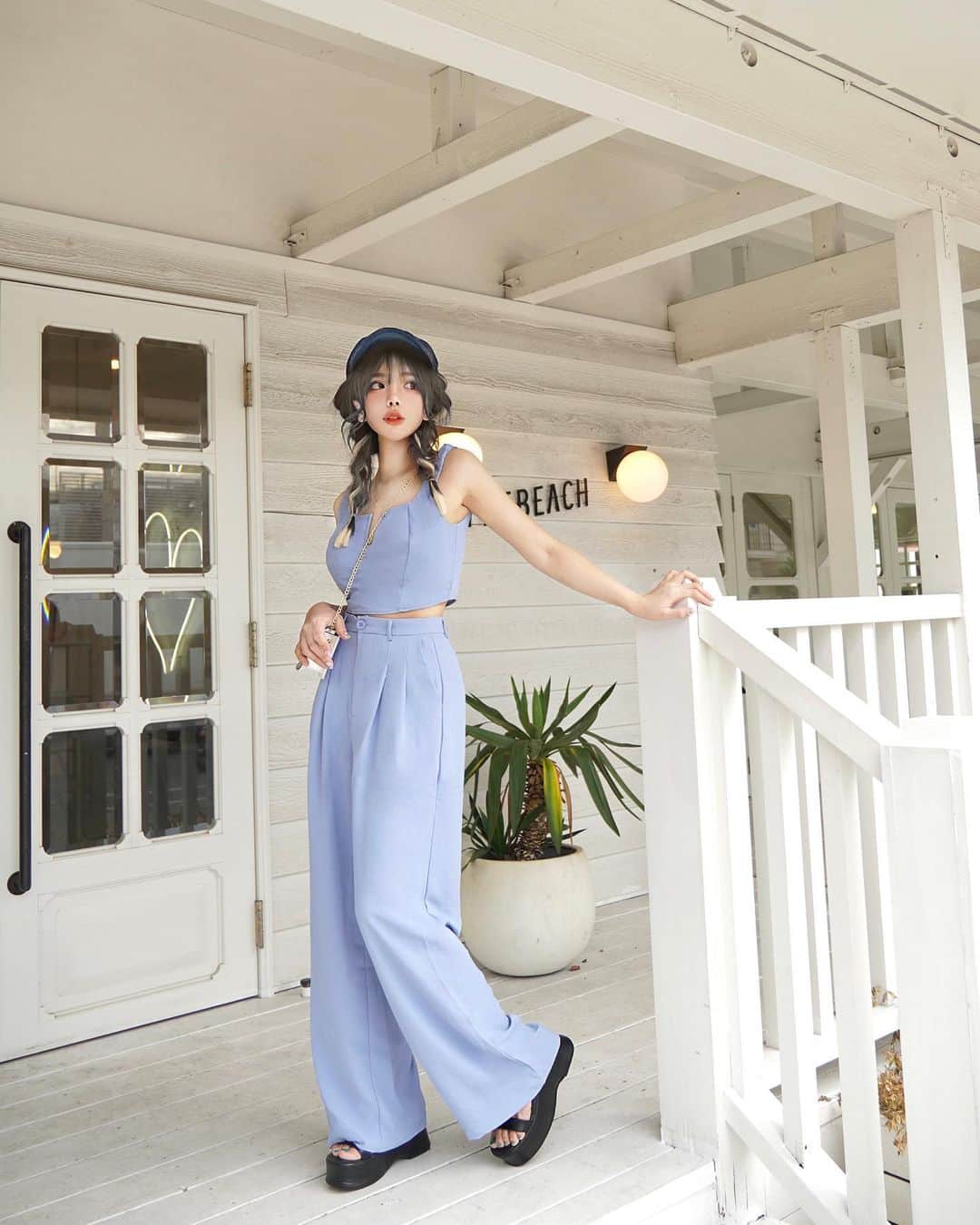くまくまくまのインスタグラム：「・ 最近お気に入りのSHEIN万能カジュアルコーデ🩵  @shein_japan @sheinofficial  タンクトップ & ワイドレッグパンツ 商品ID: 11543978  無地でシンプルなデザインだけど、  使いやすくて、おしゃれ、カさわかやカラーでこの夏にぴったり🎐  クーポンコード：kuma1520  割引率：お買い上げ金額1～5,999円まではセール価格より15%OFF、6,000円以上は20%OFFが適用されるよん🐾 利用期限：公開日〜9月末日  #SHEIN#SHEINforAll#ad#ootdshare#お出かけコーデ#大人かわいい#大人可愛い#大人可愛いコーデ#大人かわいいスタイル#sheinコーデ#クーポン配布中#SHEIN#SHEIN購入品#OOTD#購入品紹介#シーイン#デイリーコーデ#プチプラファッション#カジュアルコーデ#カジュアルファッション#ファッションコーデ#カジュアルガーリー#着こなし#韓国ファッション#ファストファッション」
