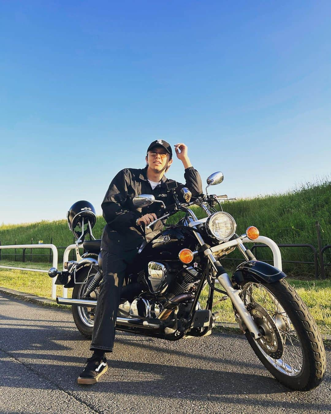 しんたろーさんのインスタグラム写真 - (しんたろーInstagram)「人生初！！バイク納車🔥  一緒にツーリングいく人〜？  納車の様子はYouTube「しんたろーchannel」に上がってるからみてね✌️  #bike #バイク#バイクライフ#バイク男子#バイク女子#アメリカンバイク#ドラグスター」7月12日 18時05分 - sintarou_moster