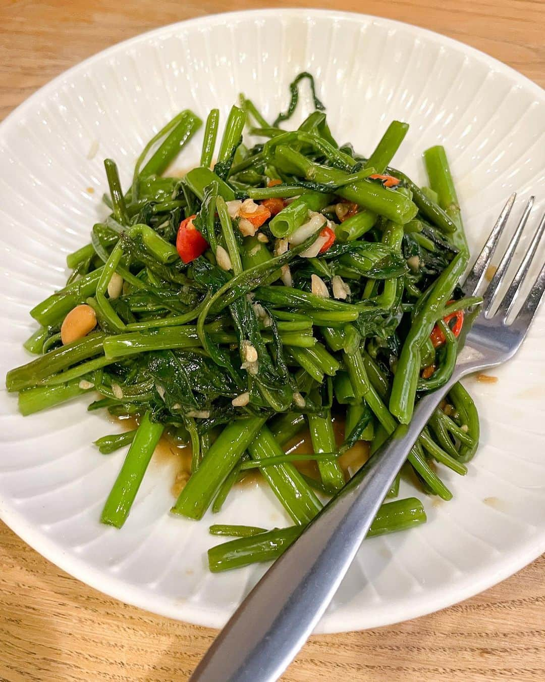 日野礼香さんのインスタグラム写真 - (日野礼香Instagram)「タイで食べたも美味しいもの🥭💛 マンゴーが安くて美味して毎日食べてたー😍 マンゴータンゴにこんなキャラいたっけ？w  タイ料理も大好きだから旅行中ずっとタイ料理でも全然大丈夫だった🙆‍♀️  #thailand #thailandtravel #bangkok #travelstagram #tripstagram #japanesegirl #thaifood #cityphotography #mangotango #タイ旅行 #タイ #お寺巡り  #海外旅行 #旅スタグラム #旅好き女子 #タビジョ #海外旅行好き #旅遊 #旅したくなるフォト #バンコク #バンコク旅行 #グルメ旅 #タイ料理 #タイグルメ #マンゴー #マンゴータンゴ」7月12日 18時05分 - reicheru219