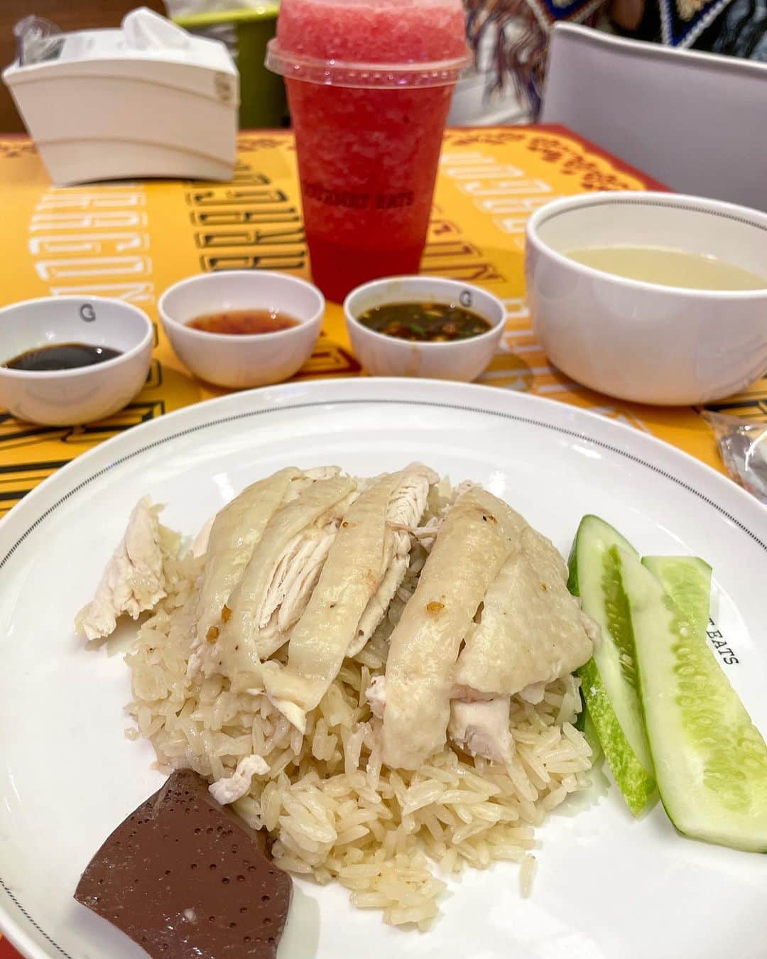 日野礼香さんのインスタグラム写真 - (日野礼香Instagram)「タイで食べたも美味しいもの🥭💛 マンゴーが安くて美味して毎日食べてたー😍 マンゴータンゴにこんなキャラいたっけ？w  タイ料理も大好きだから旅行中ずっとタイ料理でも全然大丈夫だった🙆‍♀️  #thailand #thailandtravel #bangkok #travelstagram #tripstagram #japanesegirl #thaifood #cityphotography #mangotango #タイ旅行 #タイ #お寺巡り  #海外旅行 #旅スタグラム #旅好き女子 #タビジョ #海外旅行好き #旅遊 #旅したくなるフォト #バンコク #バンコク旅行 #グルメ旅 #タイ料理 #タイグルメ #マンゴー #マンゴータンゴ」7月12日 18時05分 - reicheru219