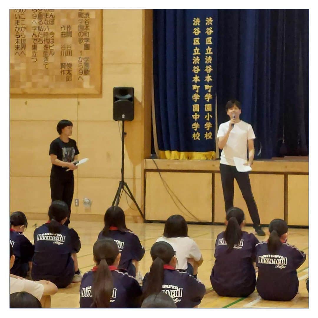 宇山賢さんのインスタグラム写真 - (宇山賢Instagram)「日本フェンシング協会 2023年度渋谷区学校訪問事業で 渋谷区立渋谷本町学園にお邪魔しました。  今回は中学3年生に スマートフェンシングを体験頂きました。 積極的なプレーが多くみられ、 間合いを前後の動きで探る生徒もいて びっくりしました。  今年度も安全に留意しつつ 楽しんで学んで頂けるよう頑張ります。  #渋谷区 #学校訪問 #渋谷本町学園 #体験 #スマートフェンシング #dnp #大日本印刷 #日本フェンシング協会 #普及 #フェンシング #スポーツ #esrelier」7月12日 18時06分 - satofen.1210