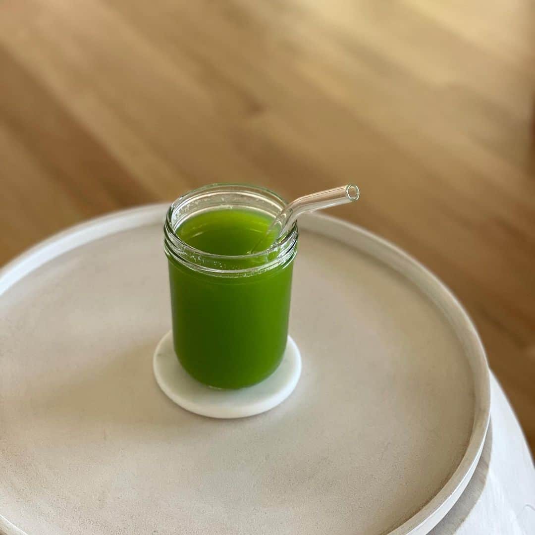 エリーローズさんのインスタグラム写真 - (エリーローズInstagram)「Thinking of you @liveglenwood 🫶🏻  From the crystal blue waters to the delightful sip of homemade celery juice, our reunion early this year in Hawaii was a dream come true. As we sailed on the boat cruise, time slipped away, leaving behind endless conversations that were never enough. Forever grateful for the bond we forged as teenagers, and the memories we continue to create. Here's to a friendship that knows no bounds🤍”」7月12日 18時19分 - ellirose