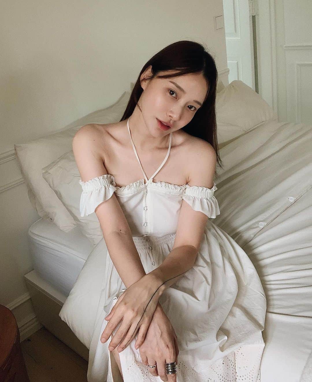 nanaのインスタグラム：「따이스 원피스로 오늘 시작쿵🐰」