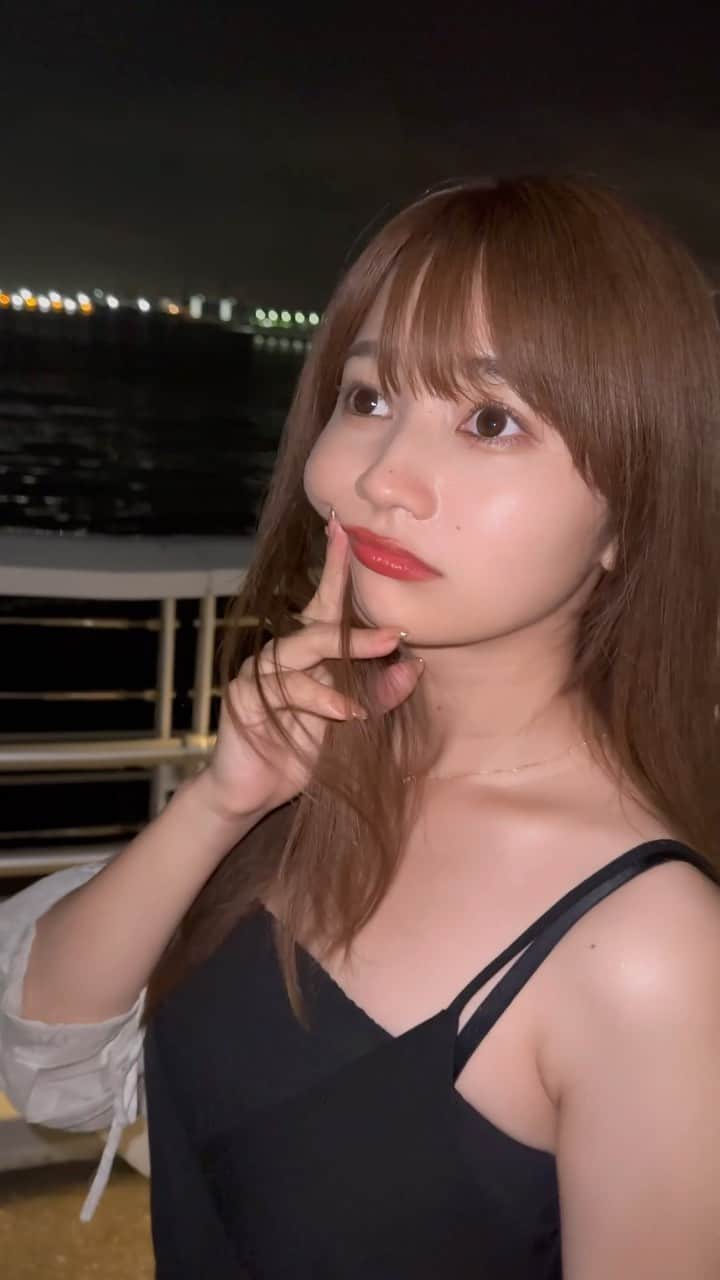 細沼紗花のインスタグラム：「.  夏の夜風って気持ちいいよね🌙  . #ワンピース#ワンピースコーデ #ストレートヘア」