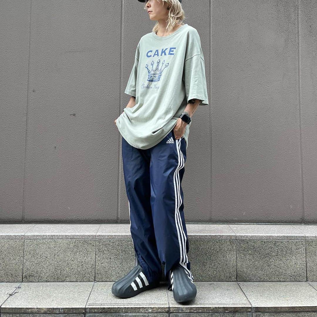 ジャムルさんのインスタグラム写真 - (ジャムルInstagram)「1996's　CAKE ¥25000+tax(27500) . 90's- adidas ナイロンパンツ navy ¥6200+tax(6820) .  WEB SHOPに入荷しております。 是非ご覧ください。 jammru.com  #お問い合わせはお電話で承ります #jammru#adidas #osaka  #fashion  #streetstyle  #streetfashion  #vtg  #vintage  #used  #usedclothing  #古着 #古着屋 #ファッション #70s #80s #90s」7月12日 18時14分 - jammru
