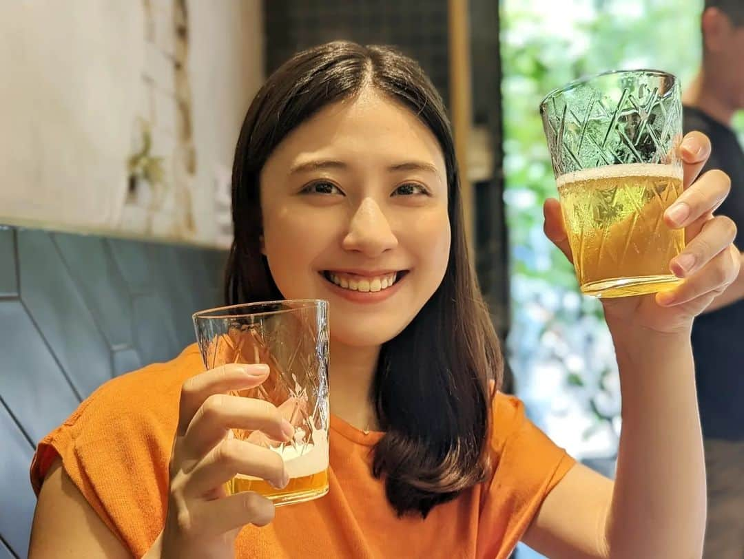 池澤あやかのインスタグラム：「台北旅で行ってみたかった Wang Tea Lab に行くことができた！炭酸入りティーと窒素入りティーをタップから注ぐという新体験。炭酸入りティーはあわあわで楽しいし、窒素入りティーは炭酸に比べるとなめらかで香りが立っている気がして、とても美味しかった🫶 #お茶 #台北 #日常非日常」