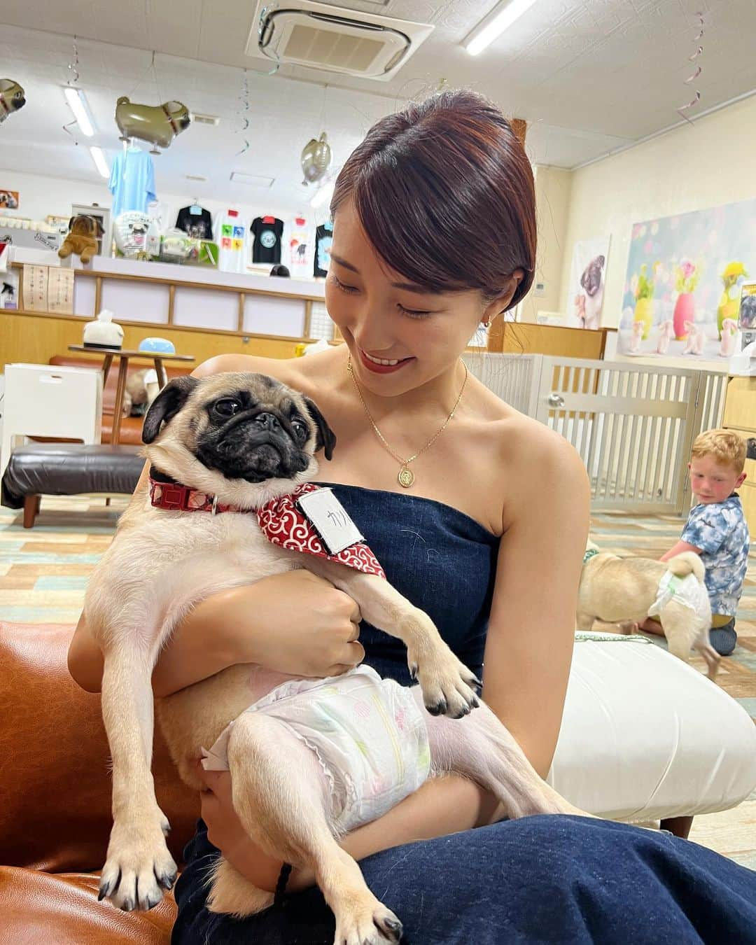 Moka さんのインスタグラム写真 - (Moka Instagram)「沖縄のパグカフェ☀️  @pugcafe_dogsalon_wan   東京で一度犬カフェ行ったらみんな猫みたいな性格で全然かまってもらえなかったんだけど、ここの子たちはすごい人懐っこくて可愛すぎた♡  保護犬など里親募集中の子たちもいて愛に溢れた素敵なお店でした！  ぜひ行ってみてください✨  #フリーモデル #フリーランスモデル #フリーモデル東京 #東京モデル #モデル東京 #広告モデル #イメージモデル #撮影 #撮影モデル #撮影依頼受付中 #撮影依頼募集中 #インフルエンサー #インスタグラマー #一人旅 #ひとり旅 #一人旅女子 #旅人 #旅行好き #旅行好き女子 #旅女 #タビジョ #旅ガール #沖縄 #沖縄観光 #パグ #パグスタグラム #パグ好き #パグカフェ #パグ犬 #犬カフェ」7月12日 18時33分 - moka_030n