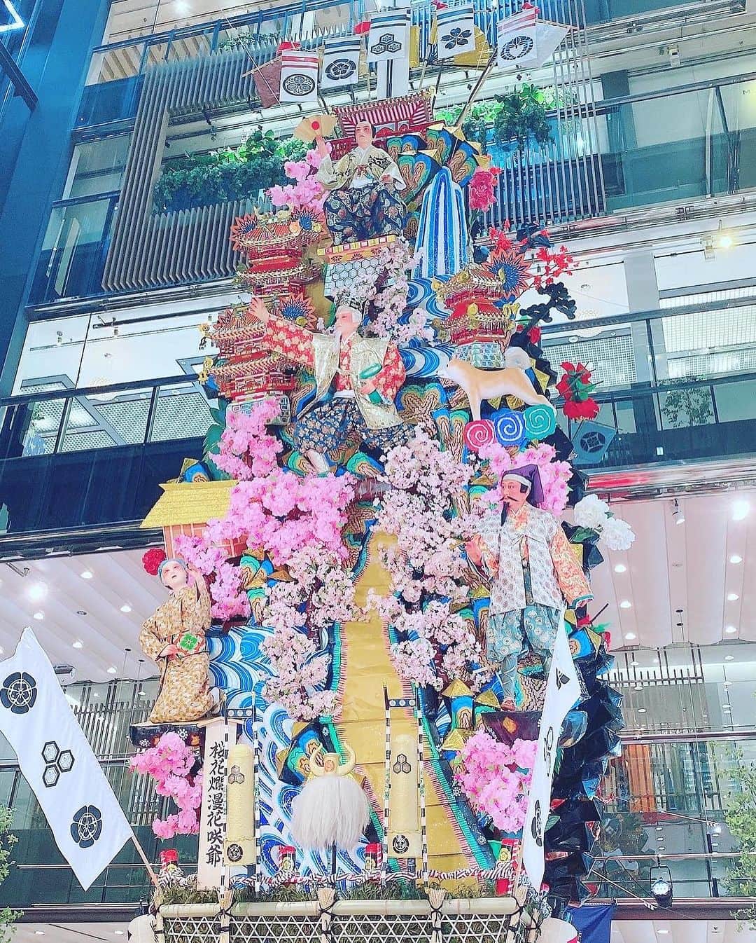 三浦泉さんのインスタグラム写真 - (三浦泉Instagram)「*♪¸¸.•*¨･:*ೄ·*♪¸¸.•*¨･:*ೄ*♪¸¸.•*¨･:*ೄ··*♪¸¸.•*¨･  天神のソラリアプラザ、大丸は 博多山笠のイベントで展示されてありました。🥹  　雨で　生憎　警戒注意報でしたが、 大丈夫でした✨　  　快晴　帰省も終わりで これから東京に戻ります✈️💕  *♪¸¸.•*¨･:*ೄ·*♪¸¸.•*¨･:*ೄ*♪¸¸.•*¨･:*ೄ··*♪¸¸.•*¨･  #博多山笠 #帰省 #帰省ライフ」7月12日 18時39分 - princessizu1201