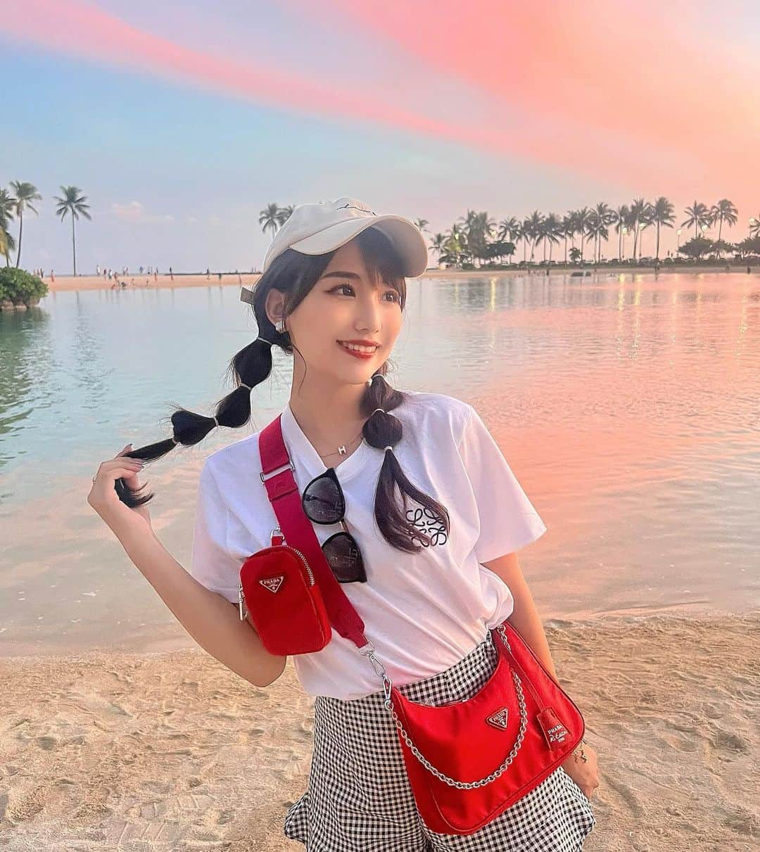 加藤里奈のインスタグラム：「⋆  夕焼けがとっても綺麗だった日🌇  湿度も高くないし、 暑過ぎないハワイの夏🌞 心地よくて帰りたくない〜〜  #海外旅行 #海外 #海外コーデ #旅行 #旅行コーデ #旅行好きな人と繋がりたい #旅行記 #ハワイ #ハワイ旅行 #ハワイグルメ #ハワイ生活 #ハワイアンカフェ #Hawaii #hawaiistagram #hawaiisbestphotos #hawaiilife」