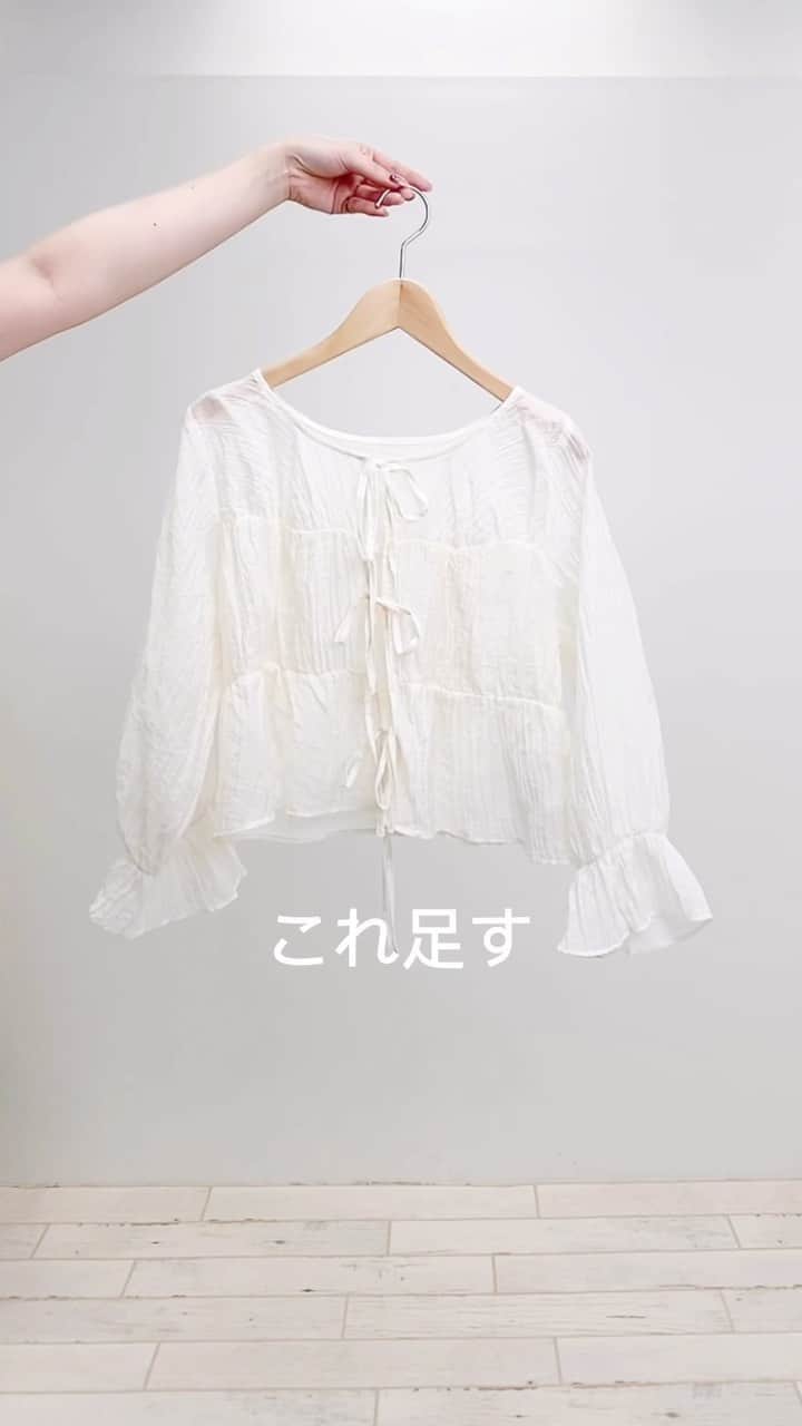 のインスタグラム：「【大人気の新作ブラウスで甘めカジュアルコーデ♡】 ⁡ ⁡ ⁡ ■2Wayリボンブラウス #1231-200500 ¥3,190 (tax in） 4カラー ⁡ ⁡ 大活躍間違いなしの新作ブラウス👒 ⁡ 夏らしい生地感なので さらっと羽織ってお楽しみいただけます♡ ⁡ 前後2wayのデザインなので その日の気分に合わせて印象を変えることも◎ ⁡ ⁡ ⁡ ⁡ ┈┈┈┈┈┈┈┈┈┈┈┈┈┈┈┈┈ ┈┈┈┈┈┈ ⁡ ⁡ 〈INGNIコーデを大募集♡〉 @ingnistoreと#ingniコーデ のタグをつけて投稿していただいた方の中から、随時公式アカウントにてご紹介させていただきます‼︎ ⁡ ⁡ ⁡ #INGN I#ingni #fashion #2023 #ss #오오티디 #패션#穿配不重样#春 #ファッション #トレンド #カジュアルコーデ#カジュアル #甘めカジュアル #大人可愛い  #韓国風コーデ #デニムコーデ  ⁡ ⁡」