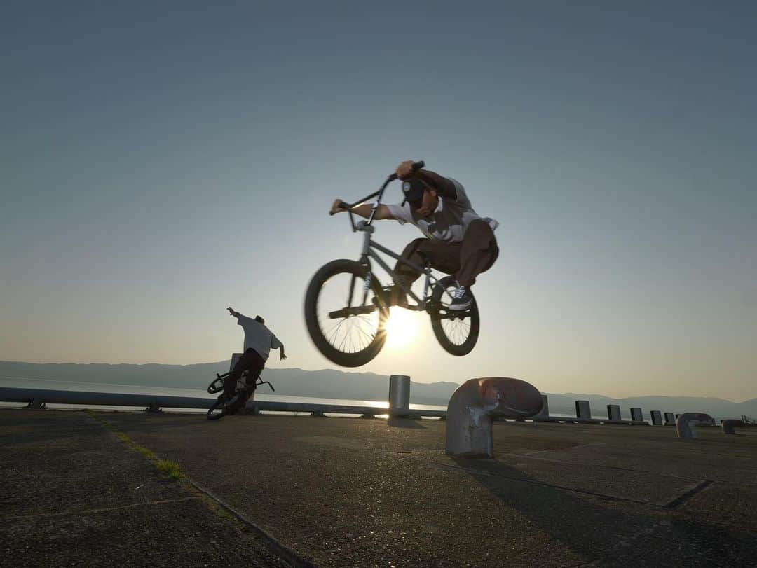 宇野陽介さんのインスタグラム写真 - (宇野陽介Instagram)「BMX FLATLAND & BMX STREET   RIDER @yorkuno  @__pogo540__   photo by 📸 #gh6  @sk131043  @yorkuno   #aresbikes  #bmxjapan  #flatland  #streetbmx #streetculture  #rideon #dvsshoes  #madbunny #photography  #photographer  #lumix #ltmixjapan」7月12日 18時46分 - yorkuno