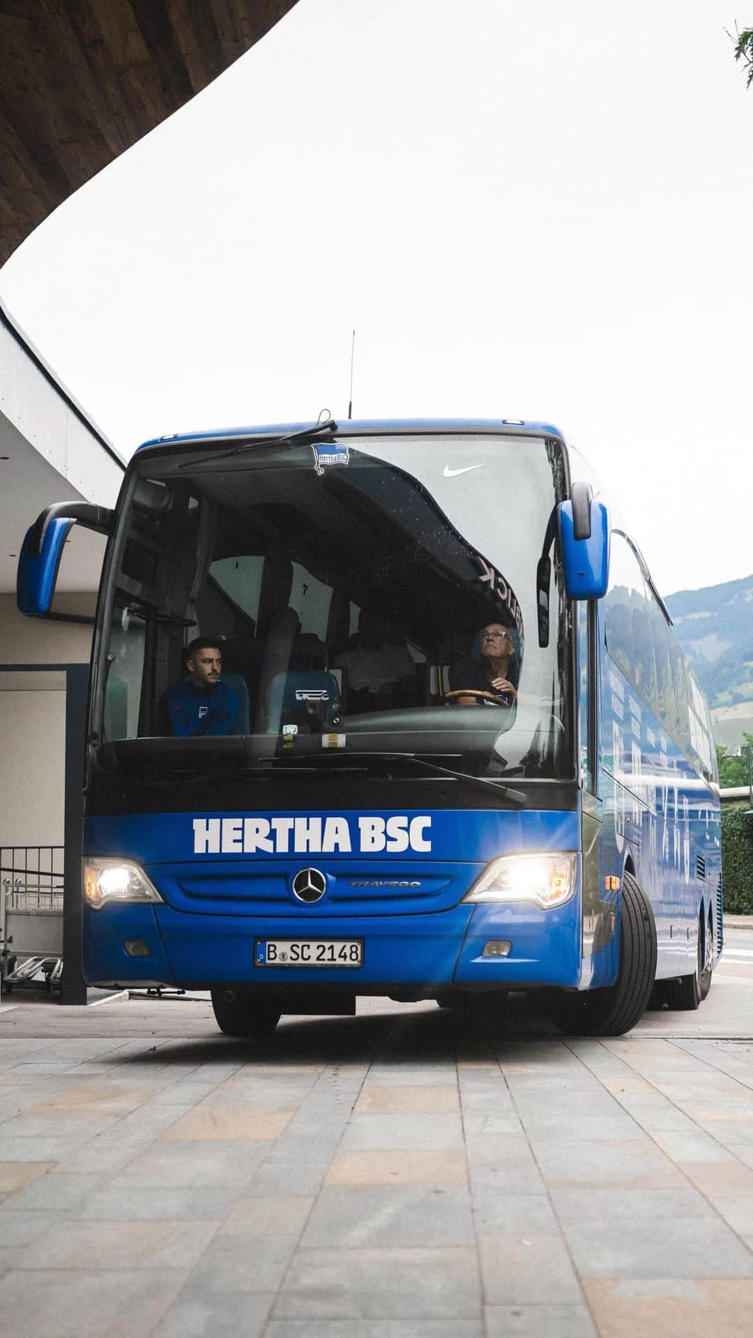 ヘルタ・ベルリンのインスタグラム：「Touchdown Zell am See! 🎯 . . #BSCamSEE #HaHoHe」