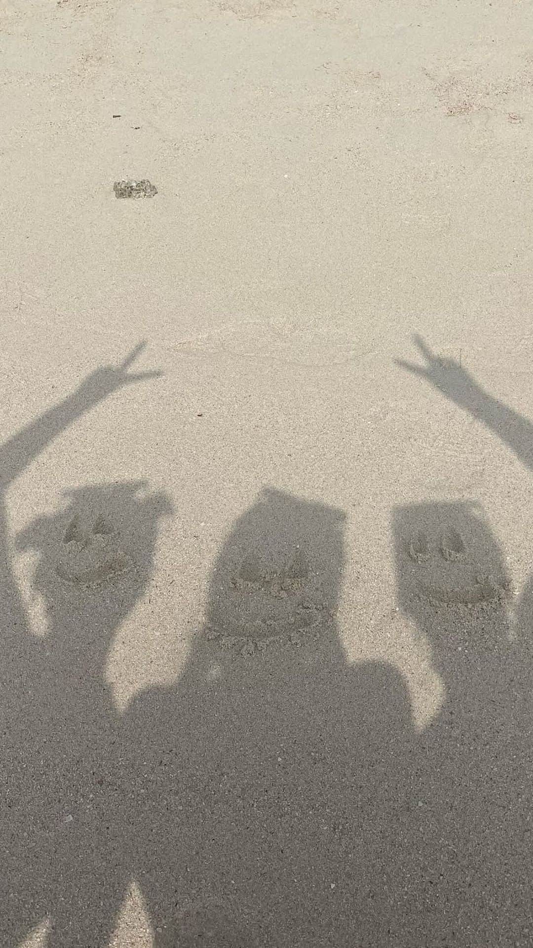 MAYUのインスタグラム：「summer vacation 👶🏽🌴🌺✨ ⠀ #miyakojima」