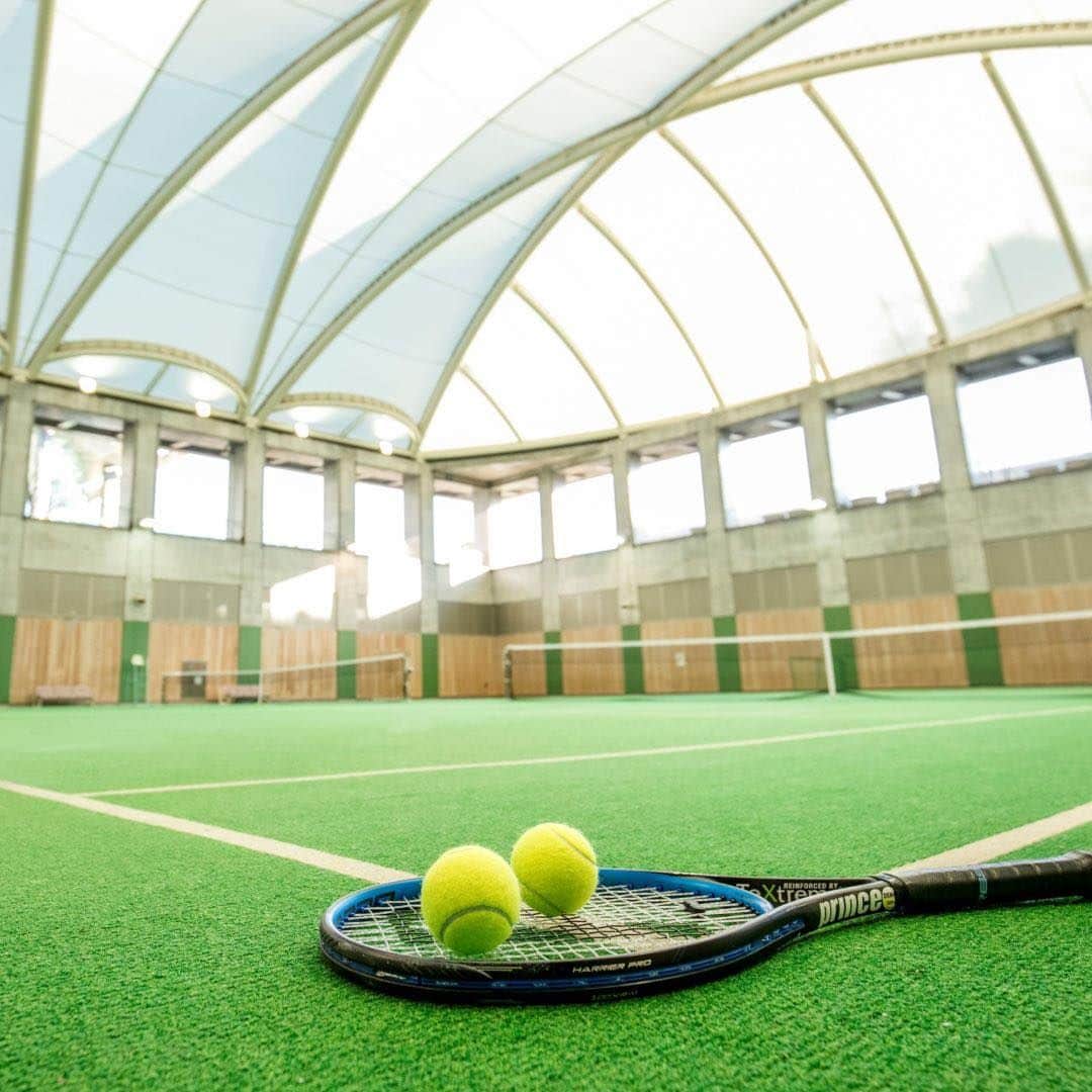 Hilton Odawara Resort & Spaさんのインスタグラム写真 - (Hilton Odawara Resort & SpaInstagram)「【リゾートを満喫⛳✨】 レジャーアクティビティを無料でお楽しみいただける宿泊プラン「ステイ＆プレイ」がスタートしました❣️   ヒルトン小田原リゾート＆スパは、広大な敷地に #テニス や #パターゴルフ などのアウトドアスポーツ、 #ボウリング 、 #カラオケ 、 #バドミントン や #卓球 などのインドアでも楽しめるレジャーが充実しているってご存じですか⁉️  ホテルステイもアクティビティも楽しみたいあなたに、『【リゾートを満喫！】ステイ＆プレイ パッケージプラン』がおすすめ♪   プランには朝食のほか、テニス（インドアまたはアウトドア）🎾・パターゴルフ⛳️・ゴルフドライビングレンジ🏌️・バドミントン🏸・卓球🏓・ボウリング🎳・カラオケ🎤からお好きなアクティビティ１種目が含まれています🤗   もちろん、屋内外のレジャープール、天然温泉大浴場そしてフィットネスセンターは無料でお好きなだけご利用いただけます🏊‍♀️♨️🧘‍♂️   都心からわずか１時間のリゾート ヒルトン小田原リゾート＆スパでアクティブなオフを満喫してくださいね💚   #ヒルトン小田原リゾート＆スパ #小田原 #小田原旅行 #小田原観光 #家族とおでかけ #宿泊プラン #アクティビティ #アウトドア #インドア #レジャー施設 #スポーツ #リゾート #家族で楽しむ #stayandplayplan #sportsactivities #tennis #golf #bowling #karaoke #tabletennis」7月12日 19時01分 - hiltonodawara