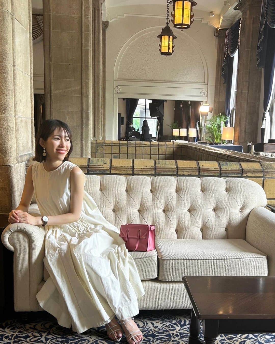 伊藤由佳のインスタグラム：「おはようございます＾＾  今日も実りある1日になりますように……💓 ⁡ ⁡  #yokohama #白ワンピ #夏コーデ」
