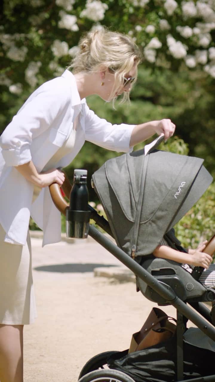 nunaのインスタグラム：「Around and around we go 🚶‍♀️ We’re getting in all the sunny strolls we can this summer and the MIXX next is up for the challenge. Durable, breathable and unbeatable suspension. Where are you cruising around this summer?  #nuna #mynuna #summer #summervibes」