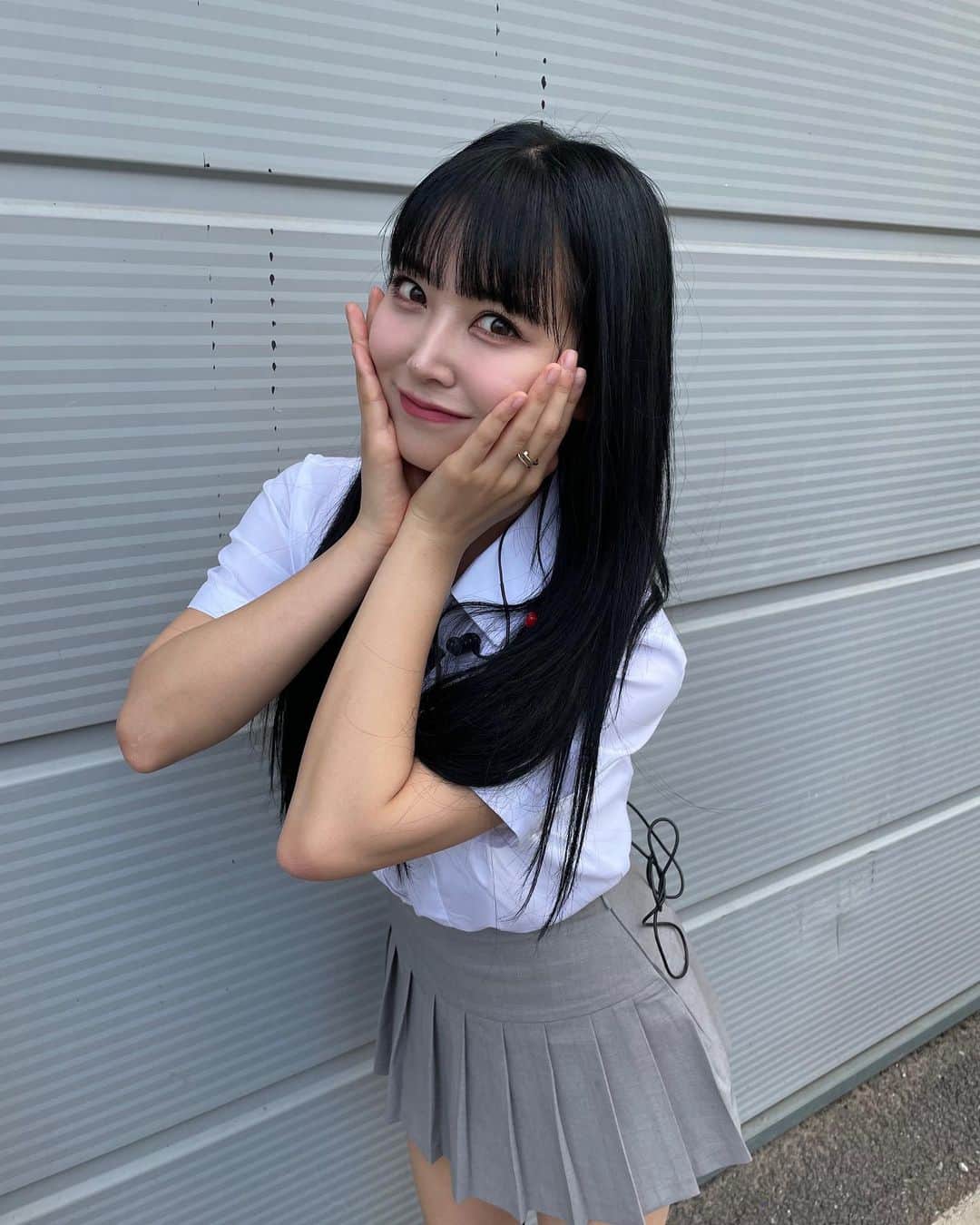 白間美瑠のインスタグラム：「DAY6-한 페이지가 될 수 있게 披露させて頂きました🤭素敵な1ページ皆さんと作る事が出来て幸せです❤️ありがとうございます！  DAY6-한 페이지가 될수 있게 선보였습니다🤭 멋진 한 페이지 여러분과 만들게 되어 행복합니다❤️ 감사합니다!  最後の写真はスタッフさんに撮られていた🤣🤣」