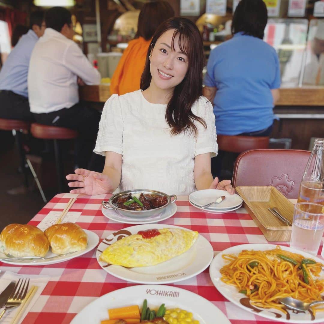 本田朋子さんのインスタグラム写真 - (本田朋子Instagram)「老舗の洋食屋さんでランチ。 人気のビーフシチューやポークソテー、オムライスやパスタ…どれも美味しかったです。 何よりお店の雰囲気が温かくて素敵♡  オシャレなカフェも好きだけど、洋食屋さんや喫茶店が好きなんだなぁ。。。  #浅草グルメ  #老舗洋食屋  #ヨシカミ」7月12日 10時39分 - tomoko_honda_official_phonics