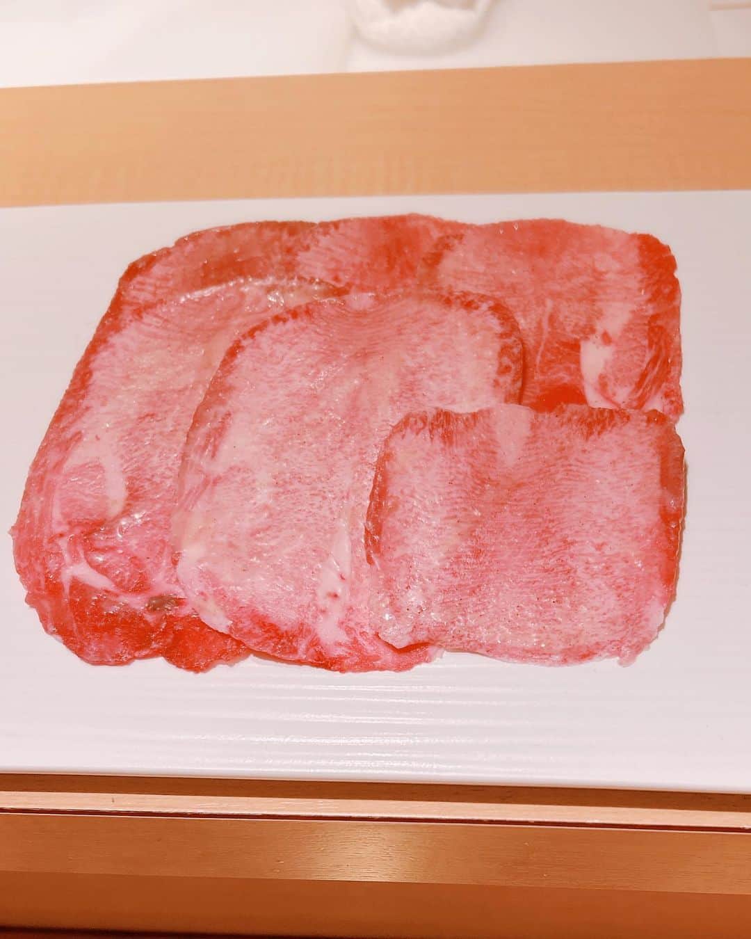satomiさんのインスタグラム写真 - (satomiInstagram)「大人DINNER🍴🇰🇷🥩 . 昨日は麻布十番の味涎( @ajisen_tokyo )で【おまかせコース 極 】を頂きました！ ・ 韓国ベースの肉割烹のお店なんだけどワインとかシャンパンマッコリがあったりお酒も豊富♡ コースではテールの塩焼きやカンジャンケジャン…鰻…お肉好きしかない…🤤🦀🐟🥩 . テールの塩焼きは豪快に手でかぶりつくよ🐷 最高！！ ・ サービスも素晴らしくて素敵な時間でした⌚️ スタッフさんと映画やホークスなど沢山話せて面白かったです👏👏  . .  PR @ajisen_tokyo #麻布十番 #焼肉 #肉割烹  #韓国料理 #完全個室  #ワイン #味涎  #麻布十番焼肉 #麻布グルメ #六本木グルメ  #韓国グルメ #鰻 #マッコリ #麻布十番グルメ #福岡出身 #ソフトバンクホークス #福岡グルメ #麻布十番ランチ #PayPayドーム #塩ラーメン」7月12日 10時55分 - saatoomii47