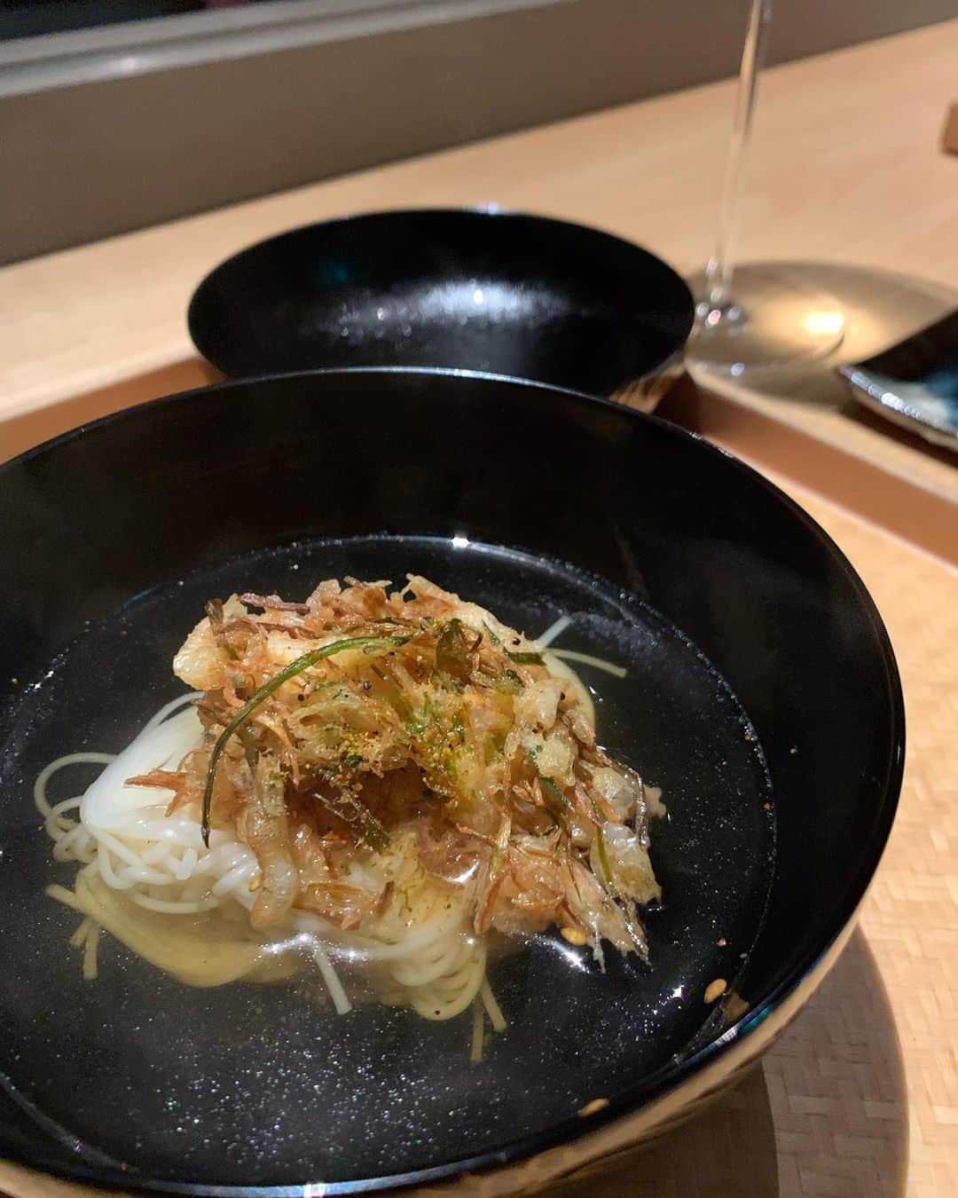 柴咲コウのインスタグラム：「お料理は別で投稿と言っておきながらすっかり忘れていた筆不精お許しください… Parisの『茶会席 秋吉』にて。 dîner の素晴らしい料理に舌鼓。  なんだか、Parisに滞在していたあの2ヶ月半は、もしや夢だったのかしらんとふと思う。  そろそろまたParisへゆきたい。  #茶会席 #日本料理 #非日常 #ハレの日 #一期一会 #日本食最幸 #jaifaim  #ジビエ #gibier」