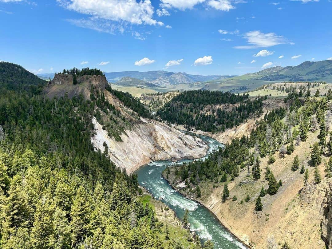 Laura Martyさんのインスタグラム写真 - (Laura MartyInstagram)「Glacier and Yellowstone! So much adventure packed into just a few short days… I’ll definitely be back for more」7月12日 11時15分 - laura_how_you_get_up_there