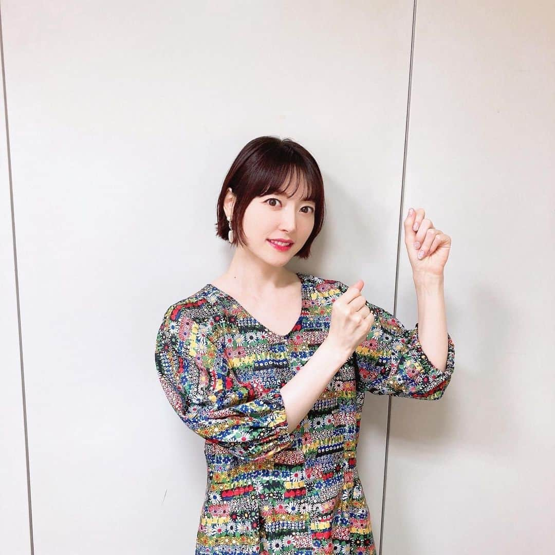 花澤香菜さんのインスタグラム写真 - (花澤香菜Instagram)「. ぽかぽか6月衣装まとめ〜！！！ 半袖が増えましたねぇ☺️🌸 #ぽかぽか #花澤香菜   1枚目: #3ETDEMI #tamas 2枚目: #MUVEIL #tamas 3枚目: #MUVEIL」7月12日 11時21分 - hanazawa_kana.official