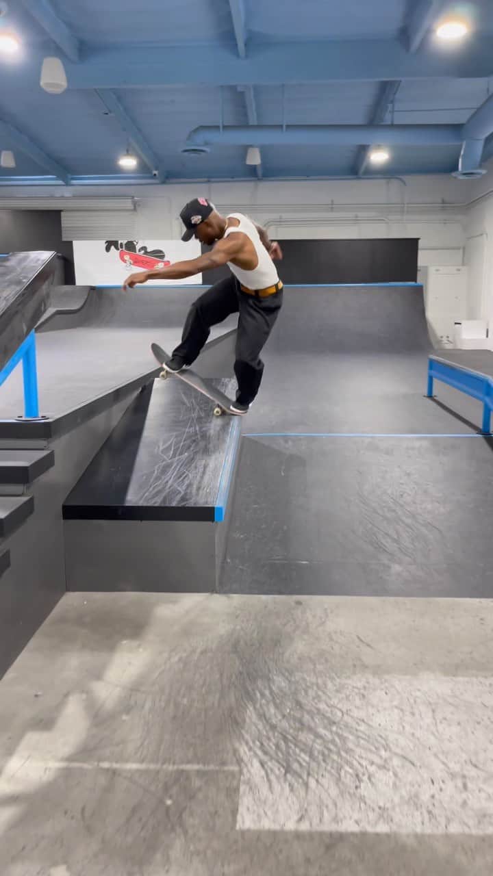 ダショーン・ジョーダンのインスタグラム：「Hyped to feel healthy on my board again! 🙏🏾✨」