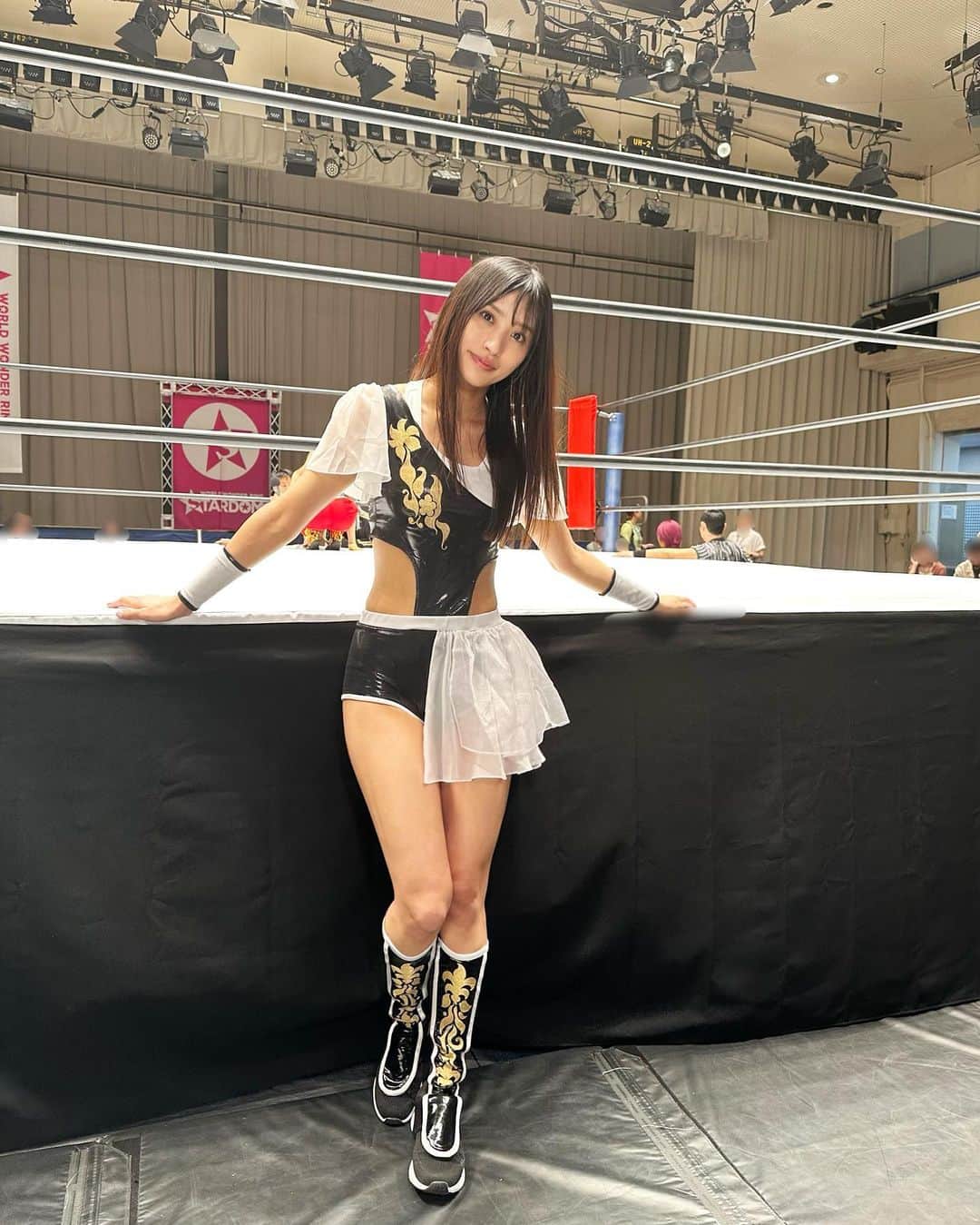 根岸愛のインスタグラム：「💪✨💪 . 映画[家出レスラー] 衣装写真の許可が取れたので 載せさせていただきます🥰 素敵なお衣装！！ 公開をお楽しみに🌸 . #映画 #家出レスラー #衣装  #プロレス衣装 #プロレスラー #女子プロレスラー 役」