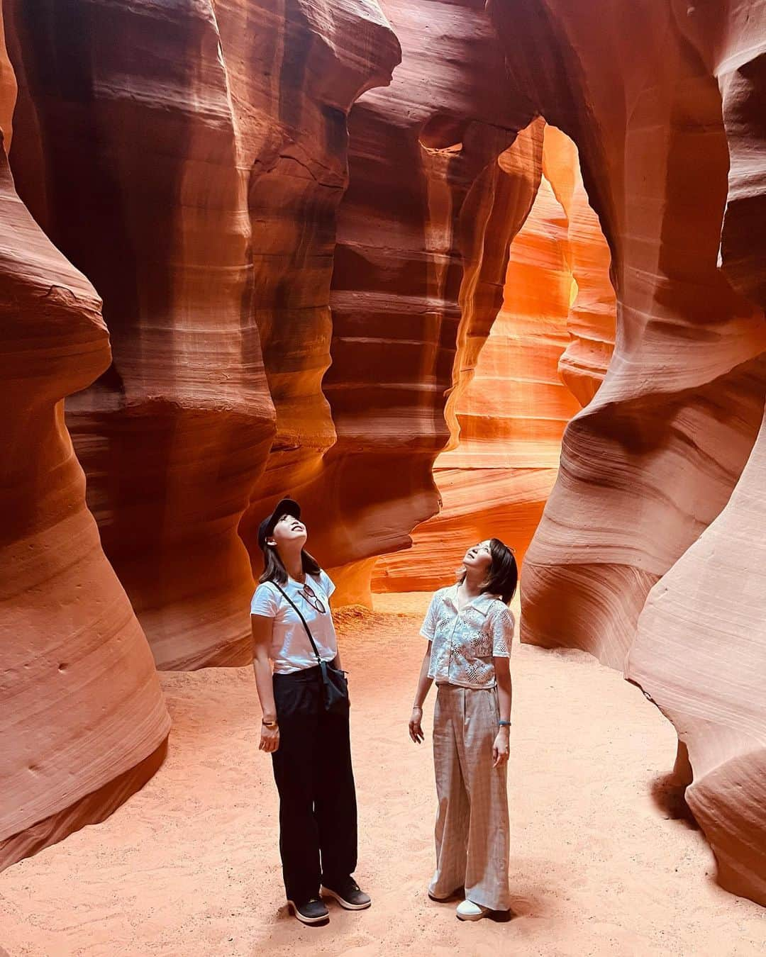 森田真結子のインスタグラム：「あおちゃんと アンテロープキャニオン🏜 ホースシューベンド🏜 #antelopecanyon  #horseshoebend #lasvegas  #アンテロープキャニオン #ホースシューベンド」