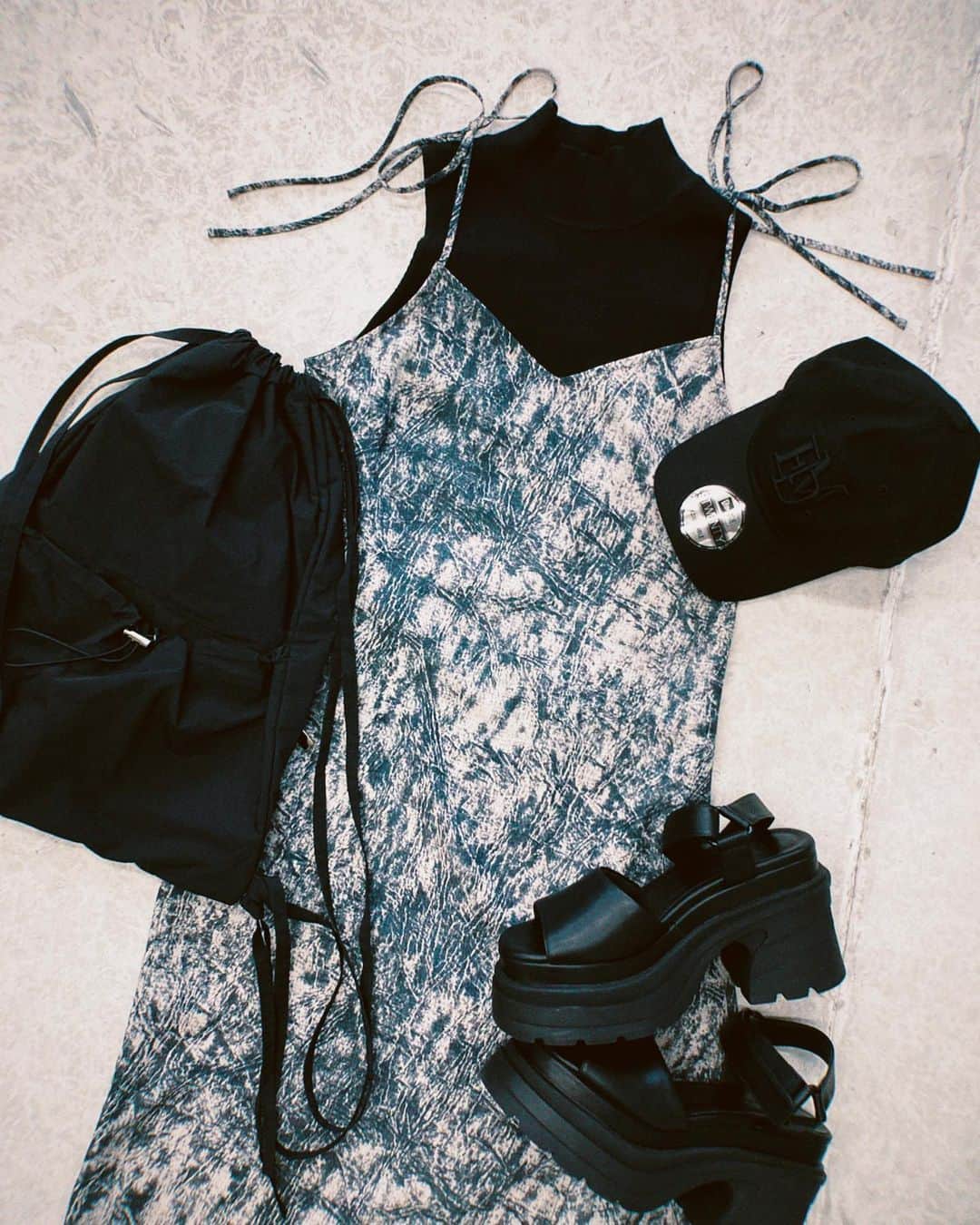 EMODAさんのインスタグラム写真 - (EMODAInstagram)「ㅤㅤㅤ July recommend item 〈BLACK〉 ㅤㅤㅤ ㅤㅤㅤㅤㅤㅤ ・SLIT CAMISOLE OP ￥ 8,690 tax'in ・COMPACT HI NECK T/T ￥ 4,290 tax'in ・TANK RUBBER SANDAL ￥ 14,080 tax'in ・DRAWSTRING BACKPACK ￥ 6,490 tax'in ＿＿＿＿＿＿＿＿＿＿＿＿＿＿＿＿＿＿＿＿＿＿＿＿ ■新作・予約アイテム ALL10%OFF 7/11(tue)12:00～7/12(wed)23:59 今だけ最新アイテムをお得にGET!!  ===================  "EMODA SUMMER SALE"  『1BUY ALL60%OFF』 ＼2日間限定開催！／ 7/11(tue)12:00～7/12(wed)23:59 人気アイテムが新たにプライスダウン！ お見逃しなく☆彡  詳細は( @emoda_official )のTOPのURL,storiesチェック✔️ ＿＿＿＿＿＿＿＿＿＿＿＿＿＿＿＿＿＿＿＿＿＿＿＿ㅤ ㅤㅤㅤㅤㅤ #EMODA #EMODA_SHOES #onepiece #スリットワンピース #キャミワンピース #ハイネックタンク #サンダル #タンクサンダル #ナップザック #キャップ #ブラックコーデ #RUNWAYchannel @emoda_snap」7月12日 11時55分 - emoda_official